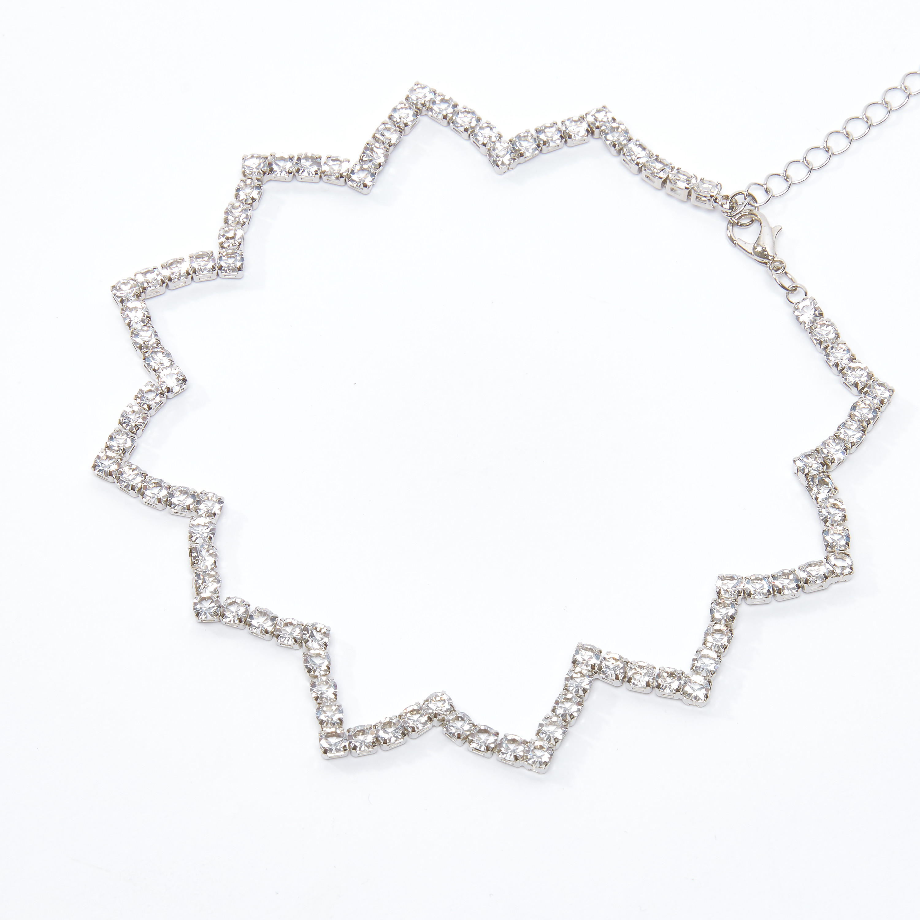 قلادة طوق مرصّعة بمشبك إغلاق-women-watchesandjewellery-jewellery-necklacesandpendants-image-1