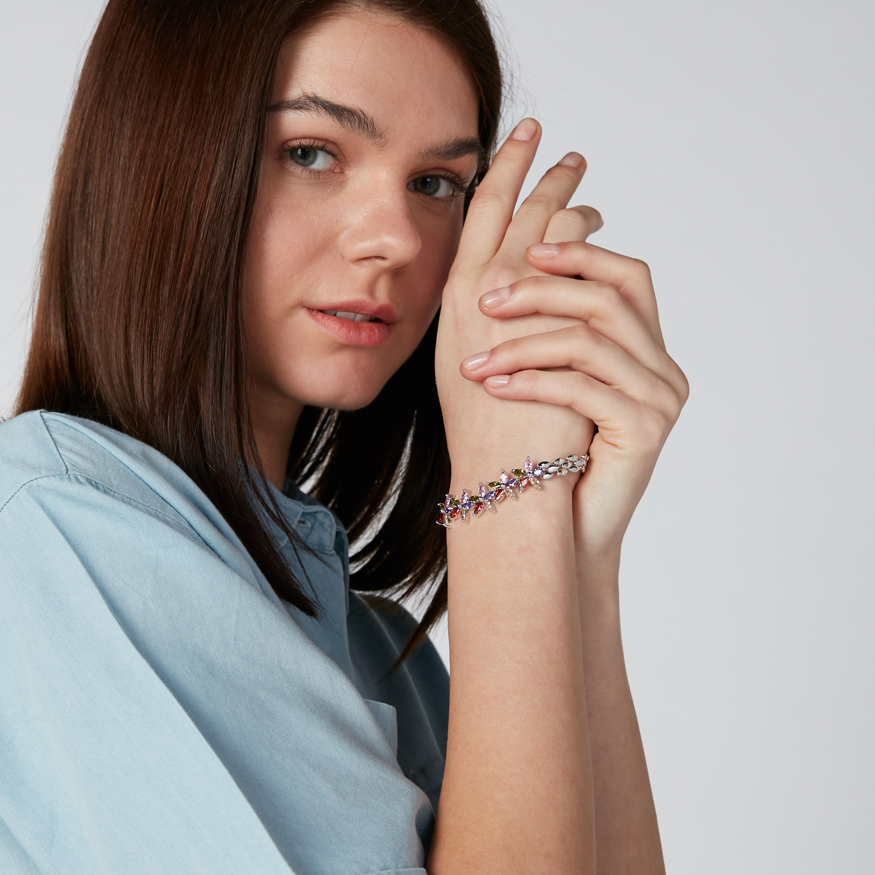 سوار ميتاليك مرصّع بتفاصيل زهرية وطيّة إغلاق-women-watchesandjewellery-jewellery-banglesandbracelets-image-2