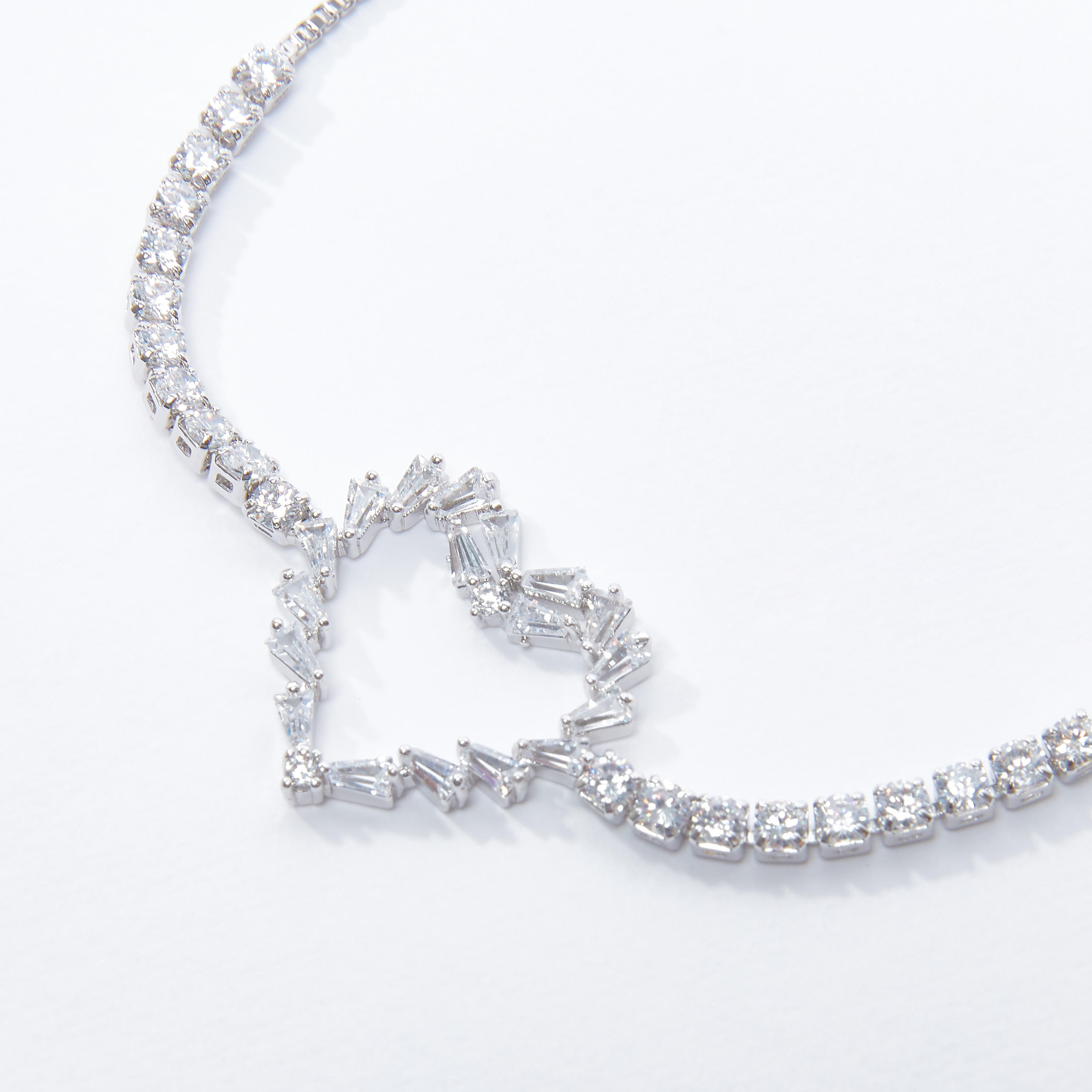 سوار مرصّع بقفل إغلاق قابل للتعديل-women-watchesandjewellery-jewellery-banglesandbracelets-image-3
