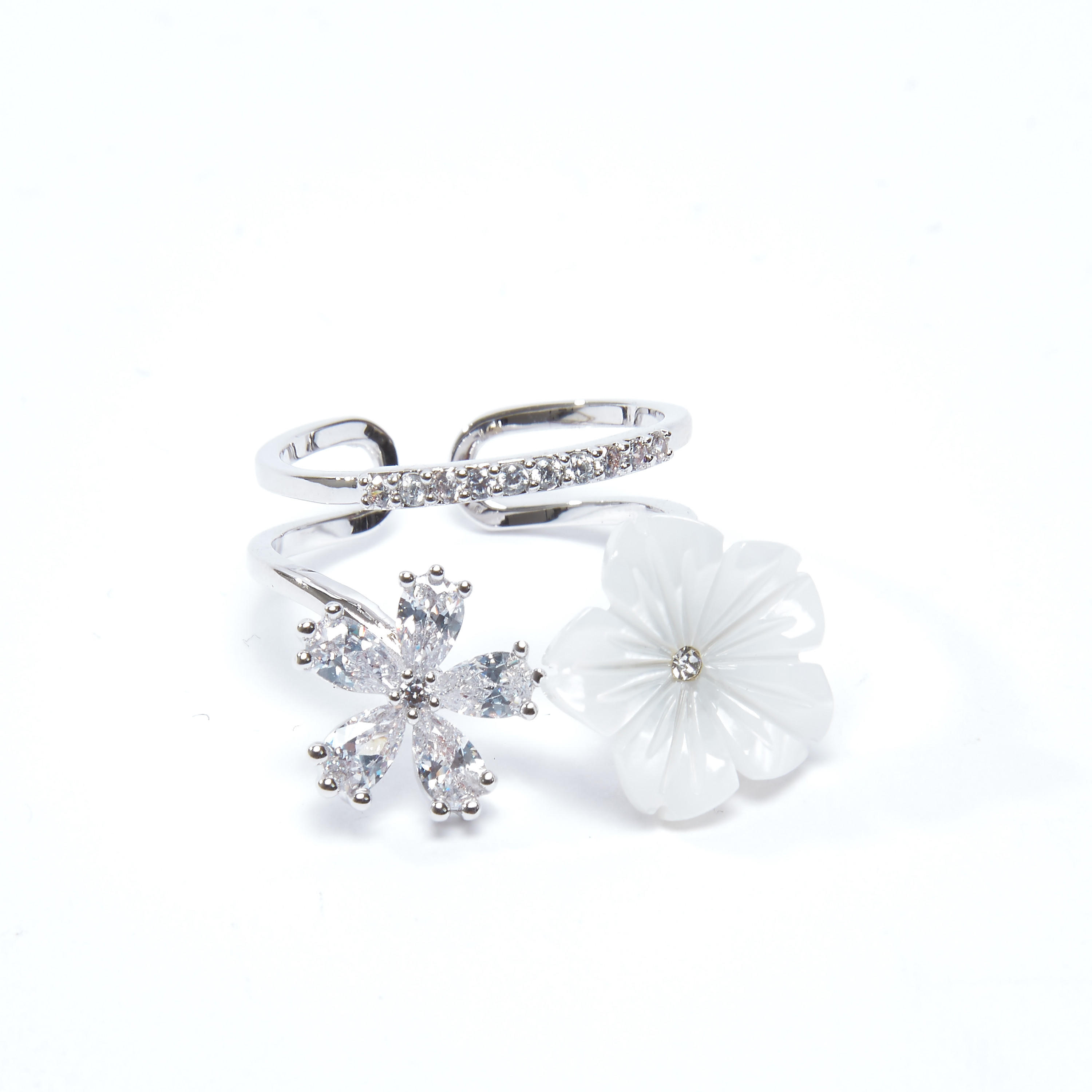 خاتم بنهاية مفتوحة مرصّع بتزيينات زهرية-women-watchesandjewellery-jewellery-rings-image-1