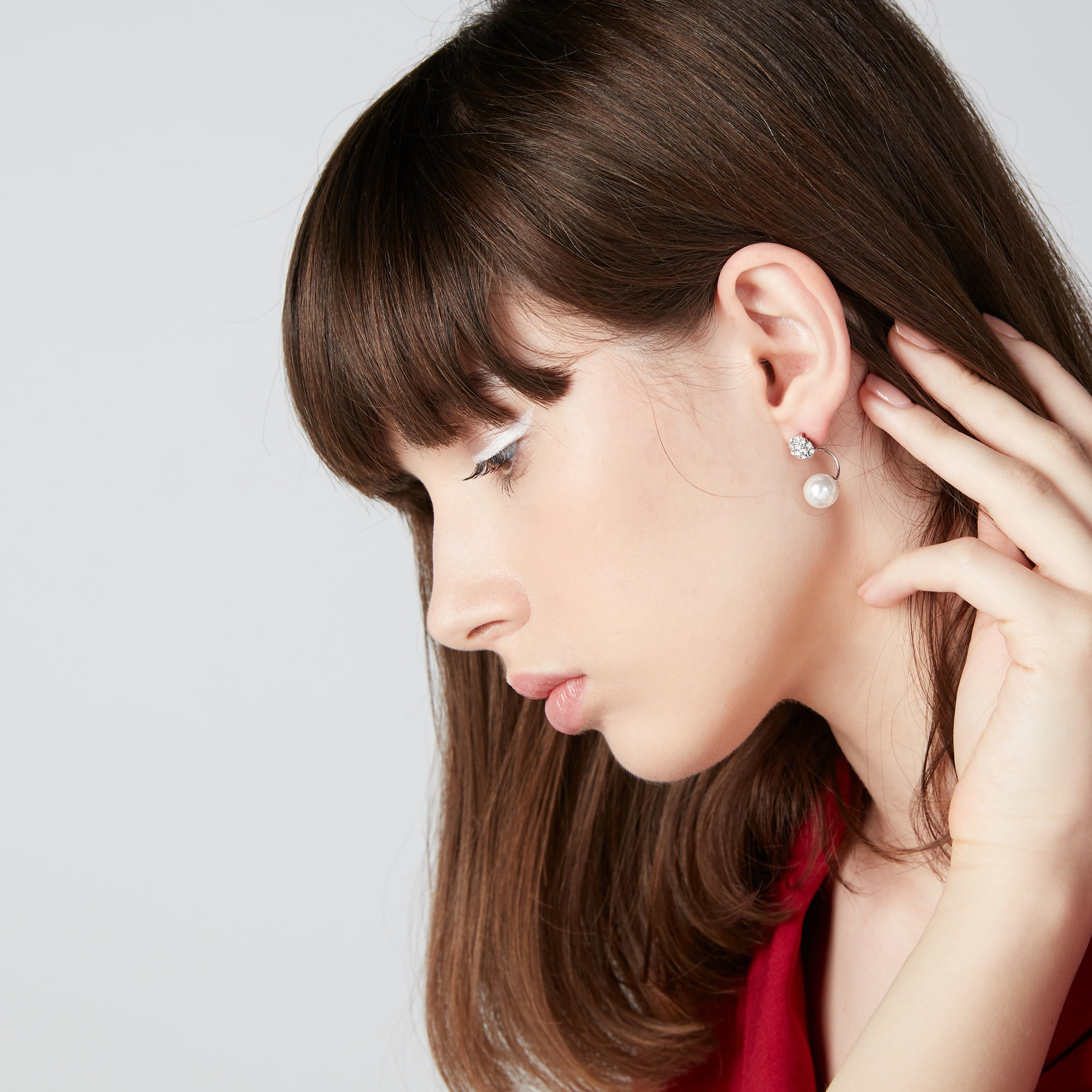 أقراط مرصّعة بتفاصيل لؤلؤ ومكبس إغلاق-women-watchesandjewellery-jewellery-earrings-image-2