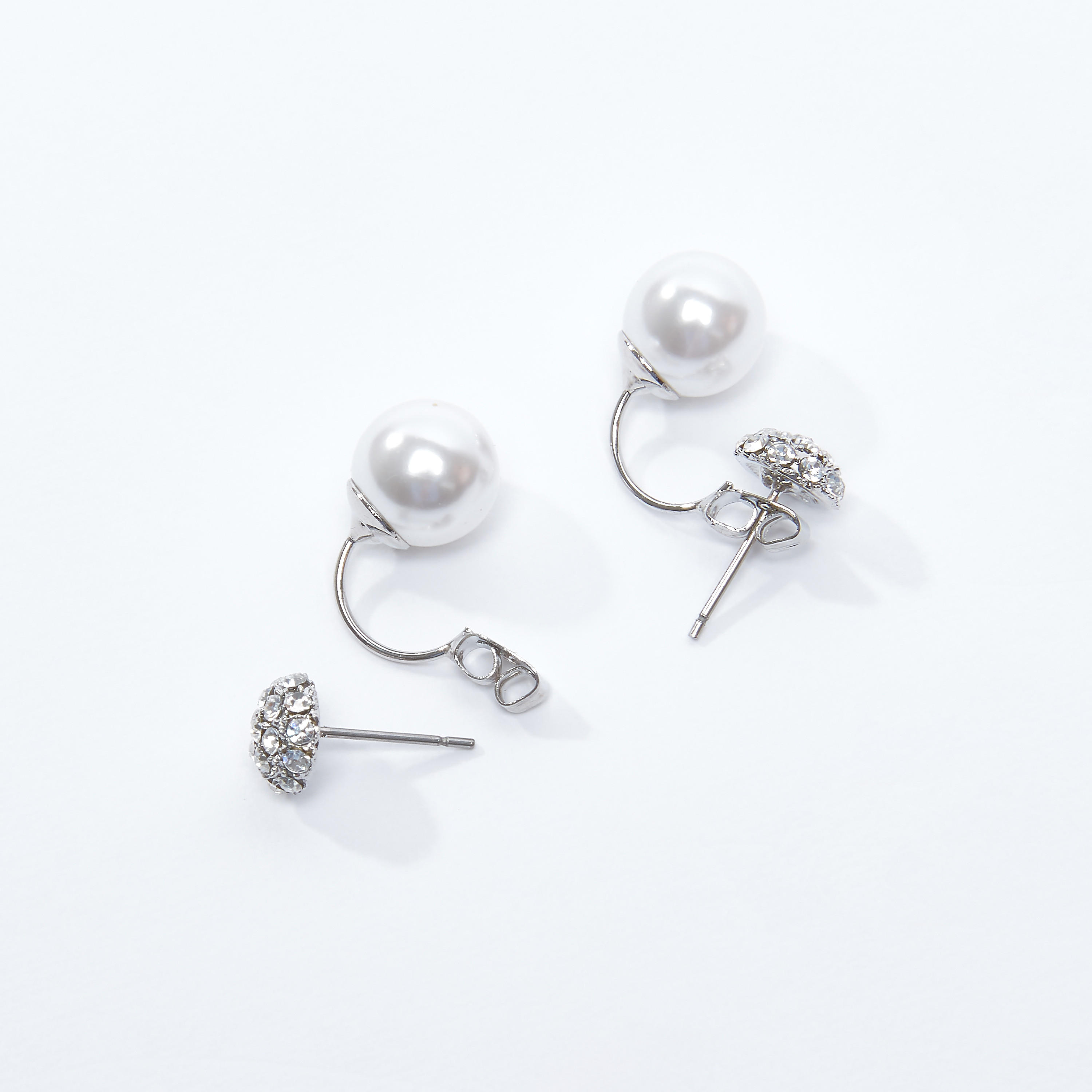 أقراط مرصّعة بتفاصيل لؤلؤ ومكبس إغلاق-women-watchesandjewellery-jewellery-earrings-image-3