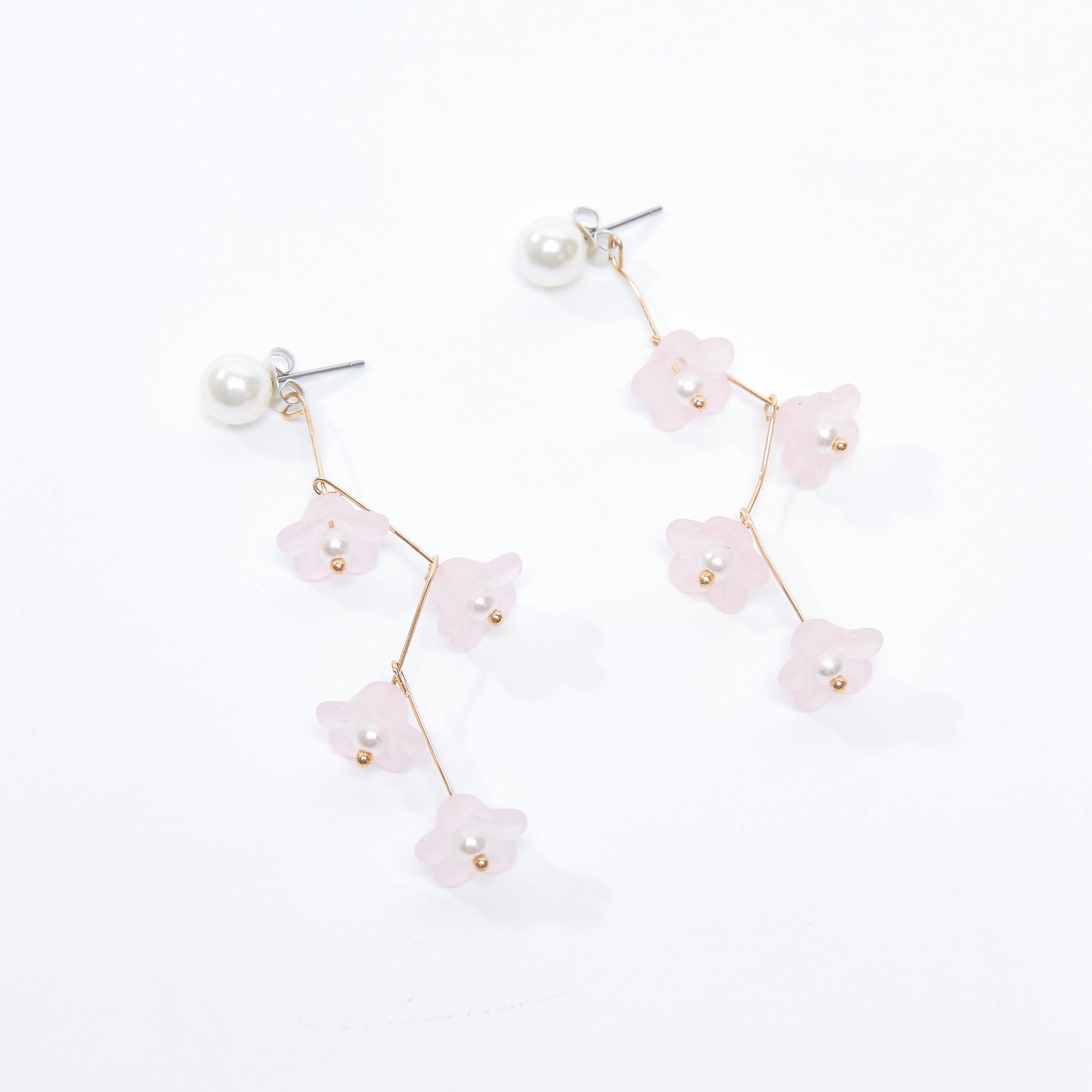 أقراط متدلية بمكبس إغلاق وتزيينات زهرية-women-watchesandjewellery-jewellery-earrings-image-1