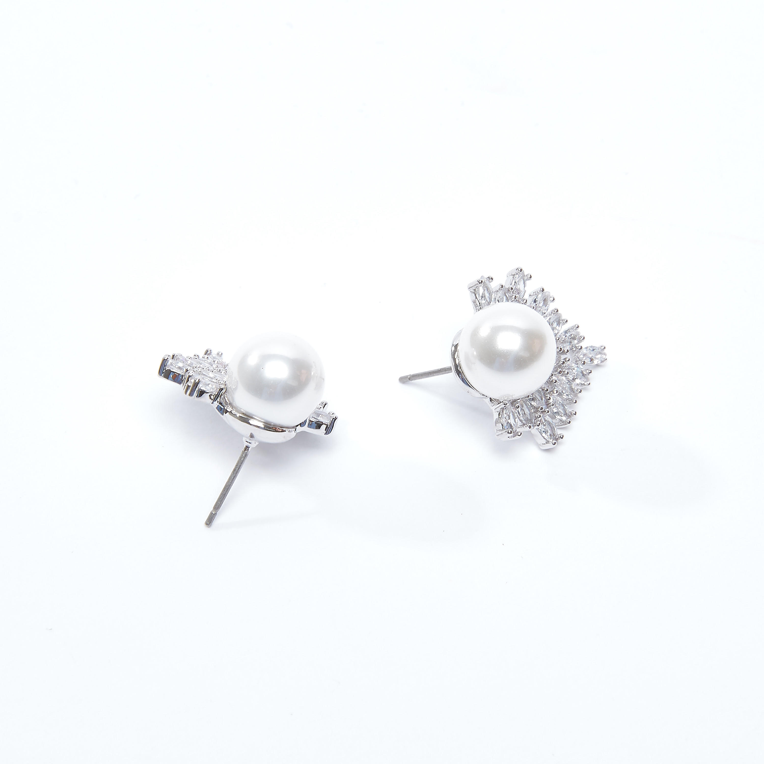 أقراط مزيّنة بمكبس إغلاق-women-watchesandjewellery-jewellery-earrings-image-3