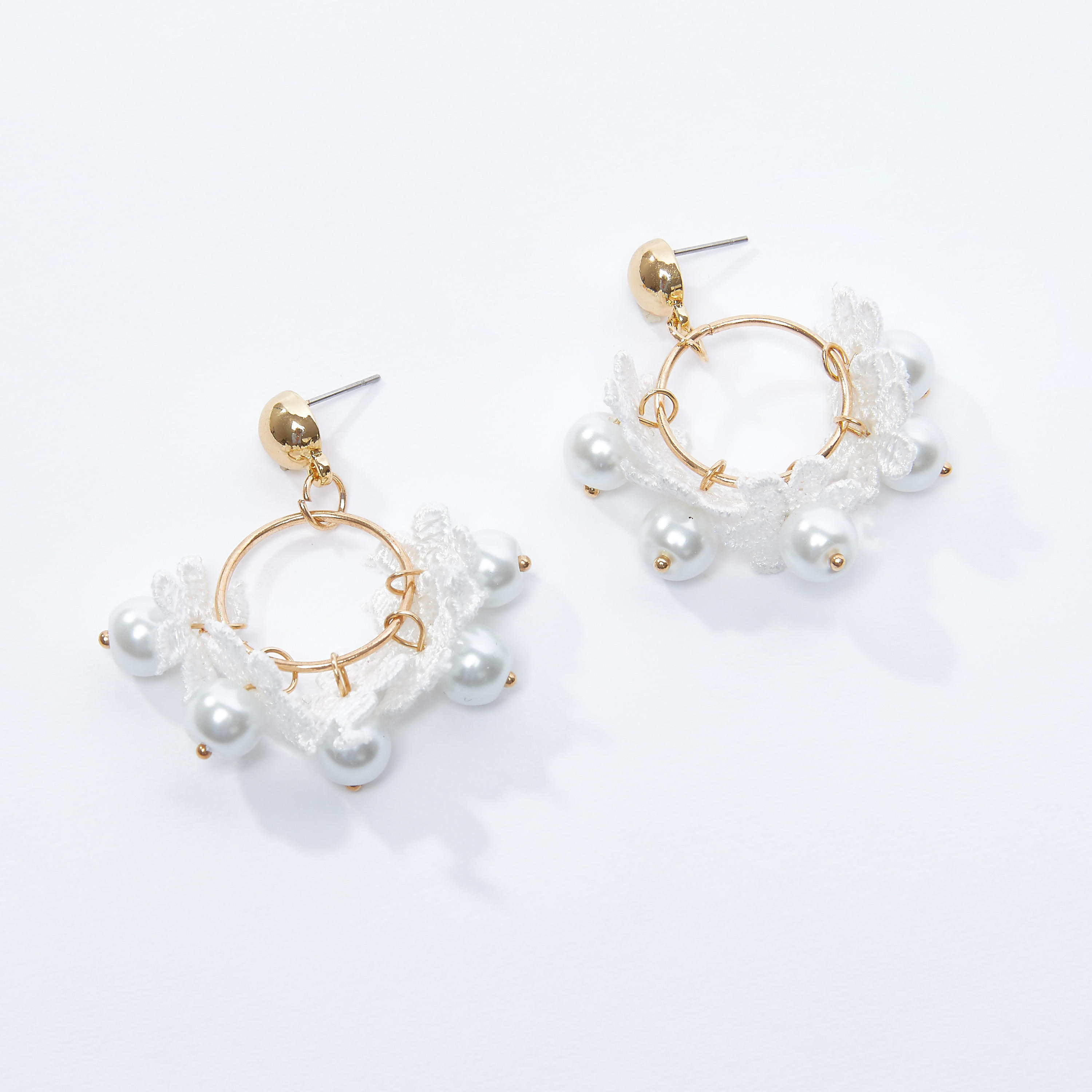 أقراط بتفاصيل زهرية ولؤلؤ ومكبس إغلاق-women-watchesandjewellery-jewellery-earrings-image-1