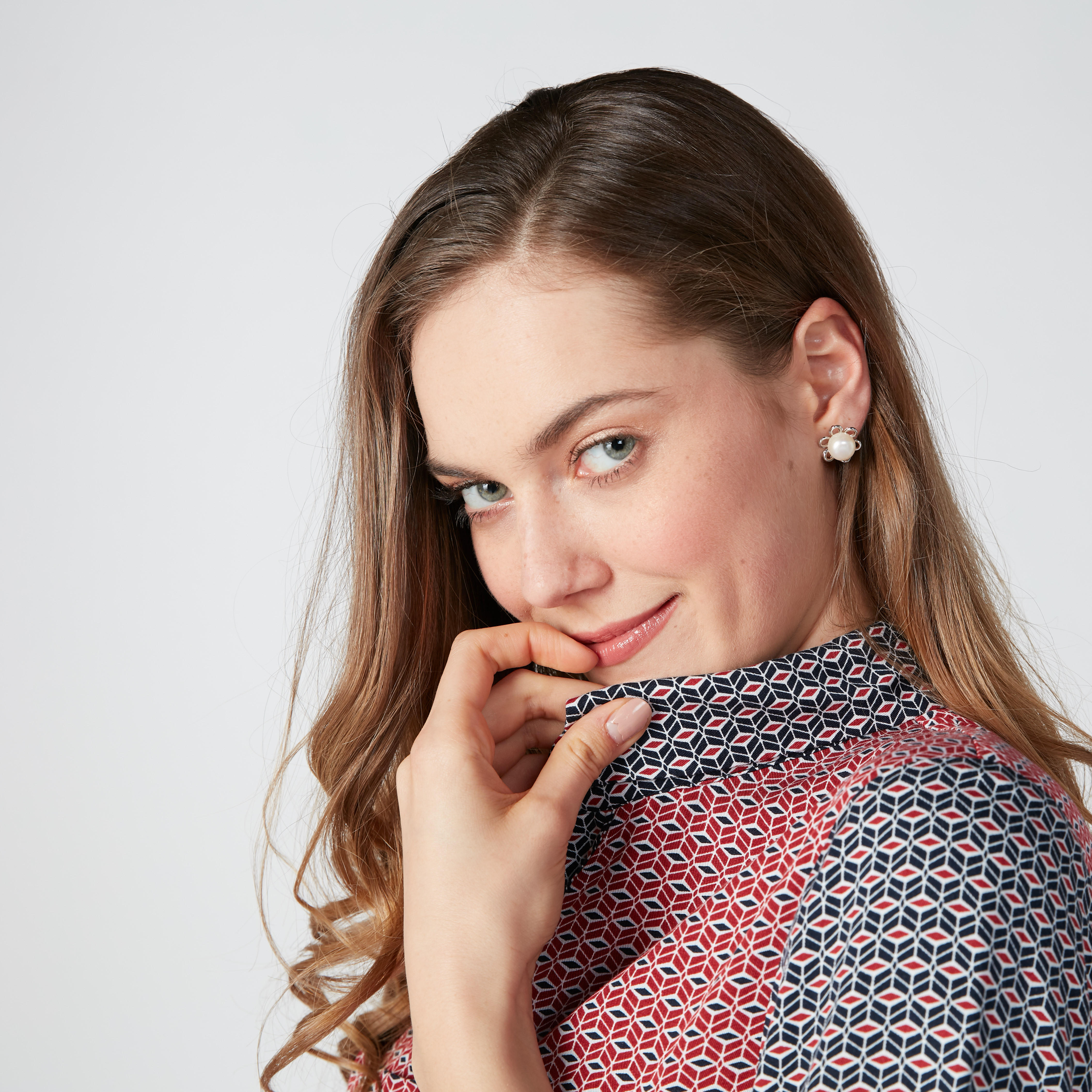 أقراط بتفاصيل لؤلؤ ومكبس إغلاق-women-watchesandjewellery-jewellery-earrings-image-2