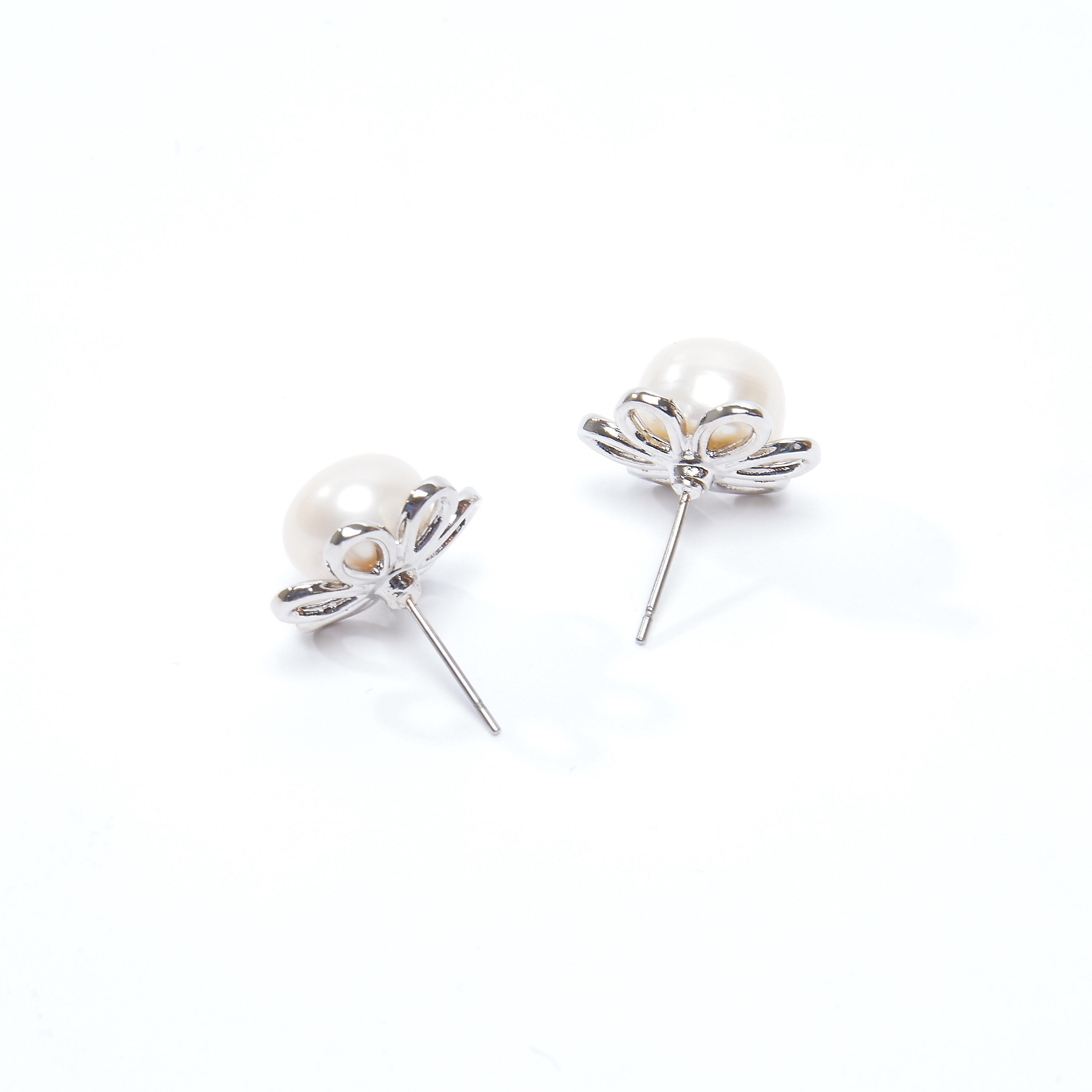 أقراط بتفاصيل لؤلؤ ومكبس إغلاق-women-watchesandjewellery-jewellery-earrings-image-3