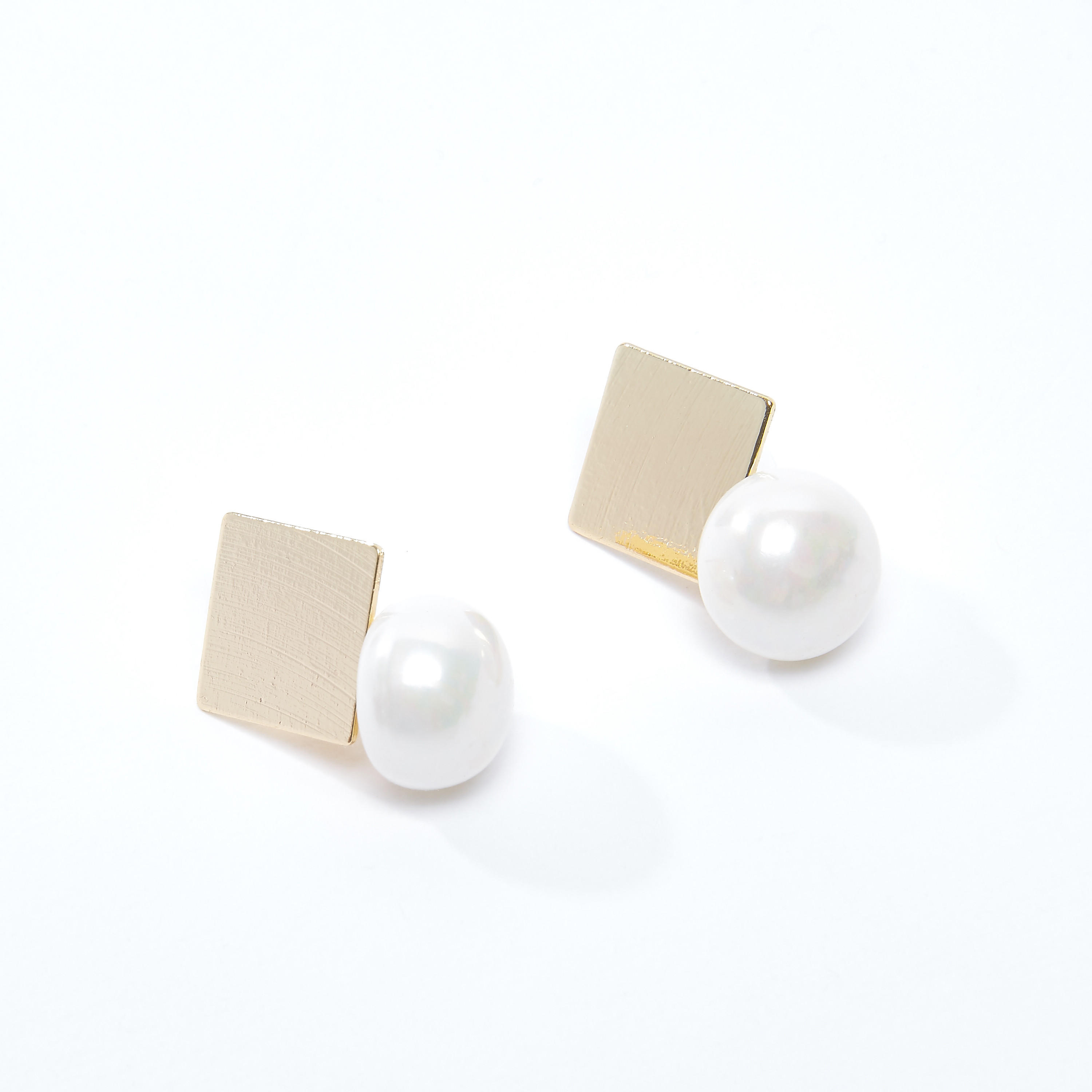 أقراط بتفاصيل لؤلؤ ومكبس إغلاق-women-watchesandjewellery-jewellery-earrings-image-1