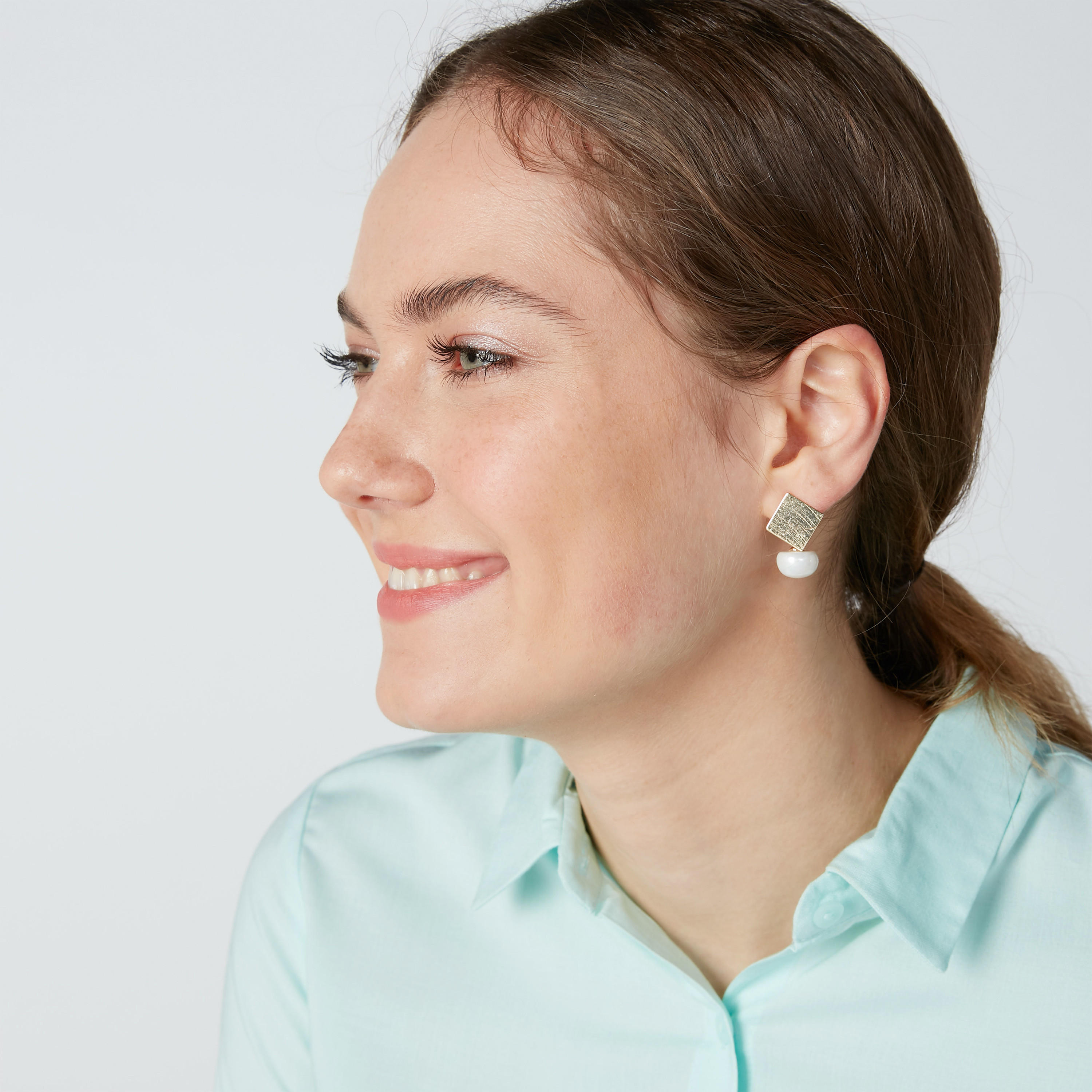 أقراط بتفاصيل لؤلؤ ومكبس إغلاق-women-watchesandjewellery-jewellery-earrings-image-2