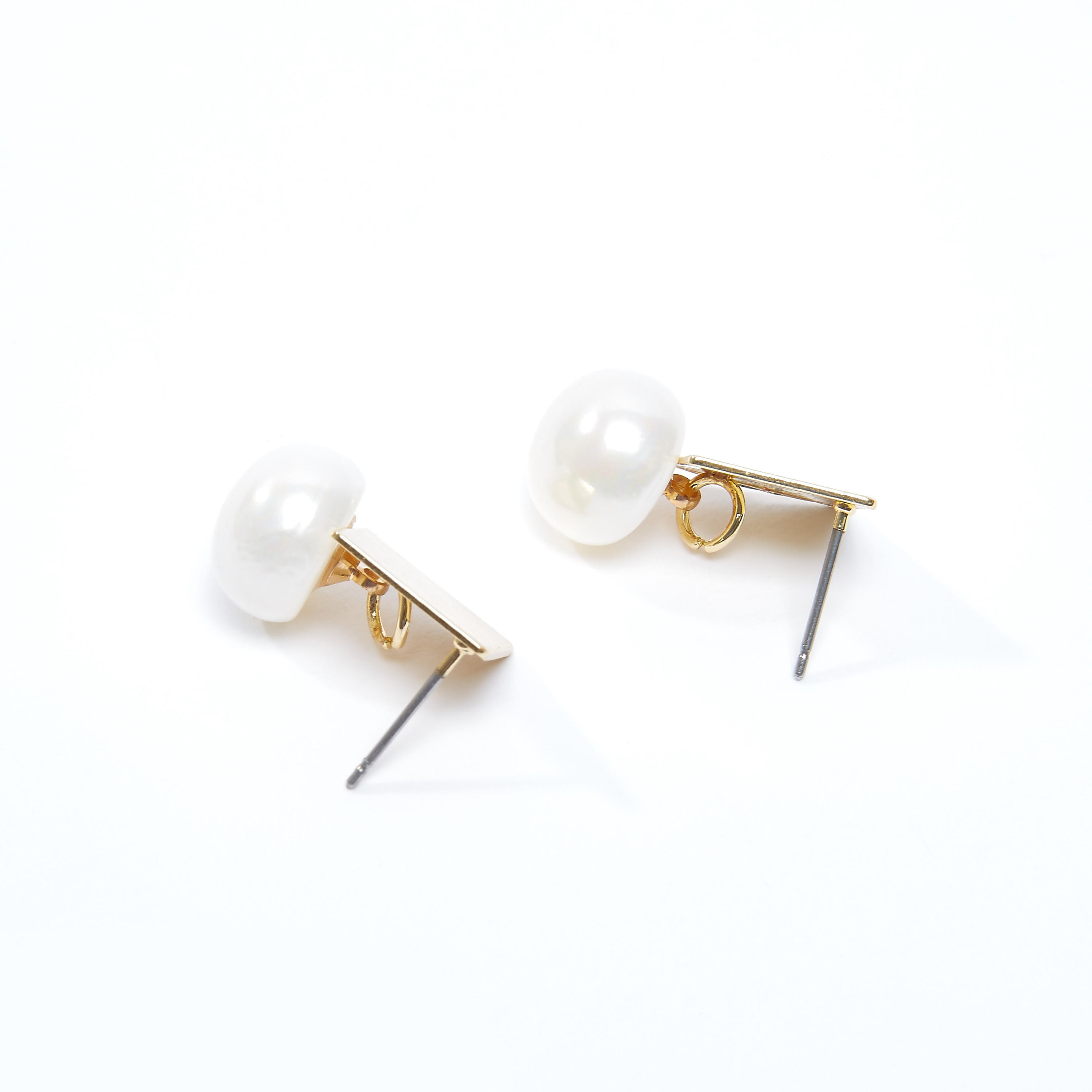 أقراط بتفاصيل لؤلؤ ومكبس إغلاق-women-watchesandjewellery-jewellery-earrings-image-3