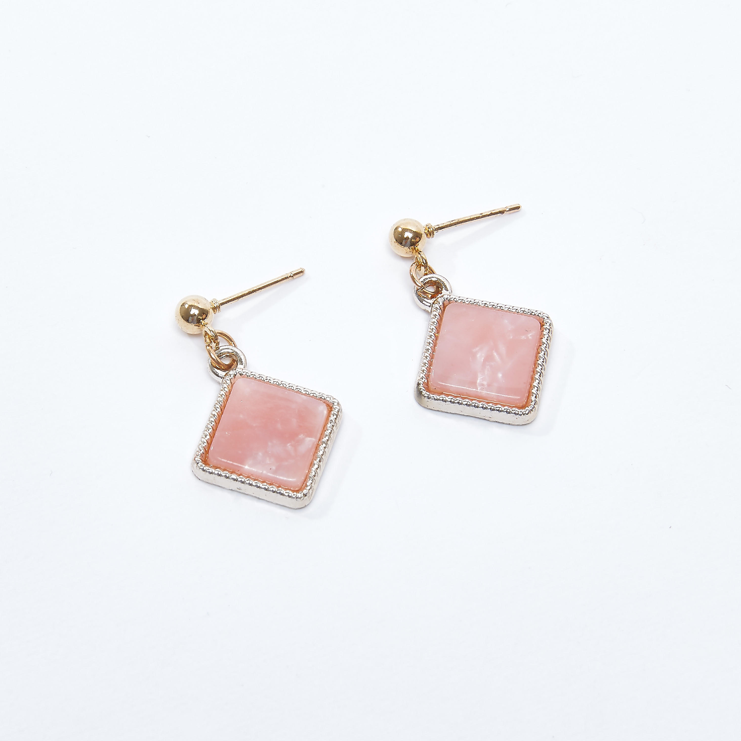 أقراط بدلايّة على شكل ماسة ومكبس إغلاق-women-watchesandjewellery-jewellery-earrings-image-1