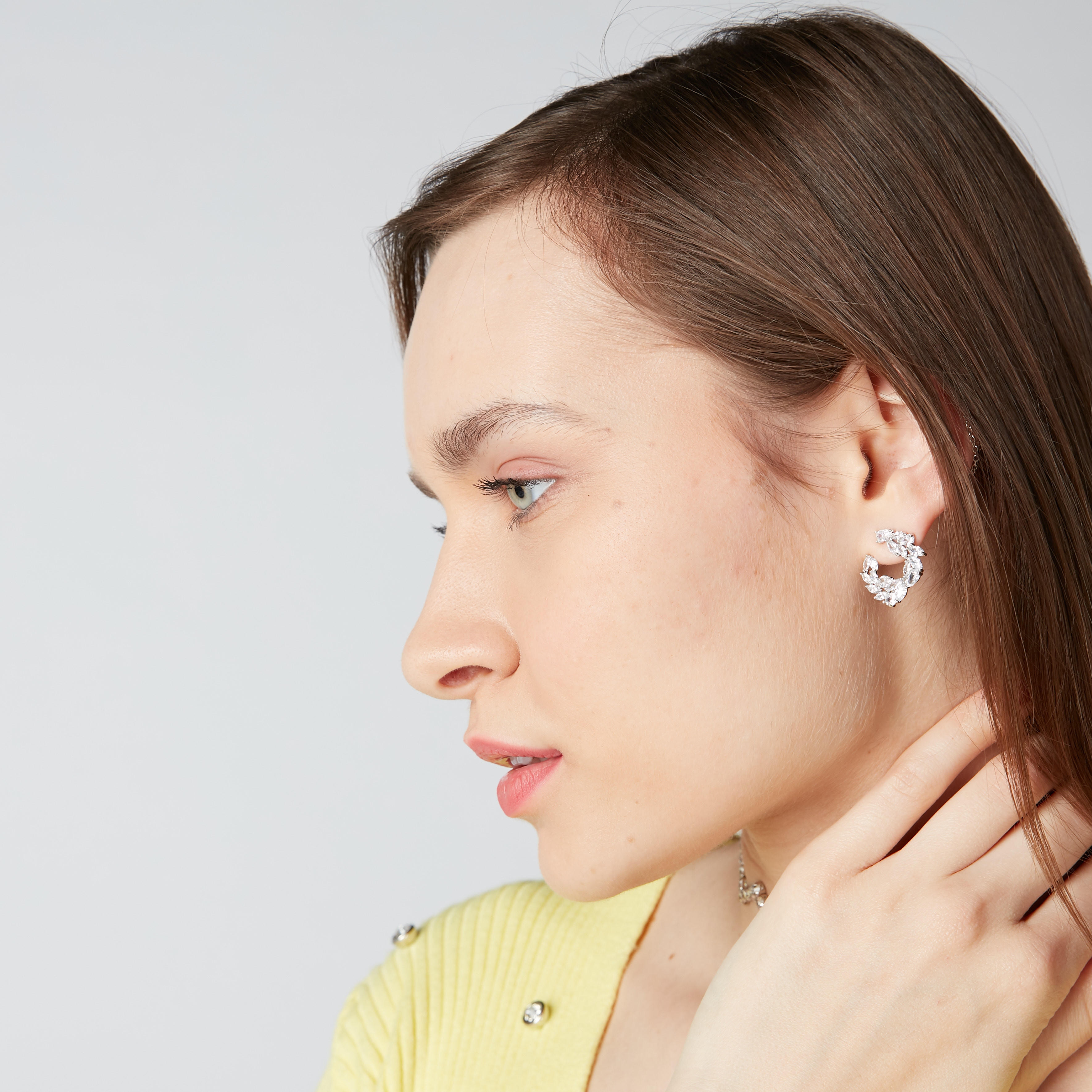 أقراط مرّصعة بمكبس إغلاق-women-watchesandjewellery-jewellery-earrings-image-1