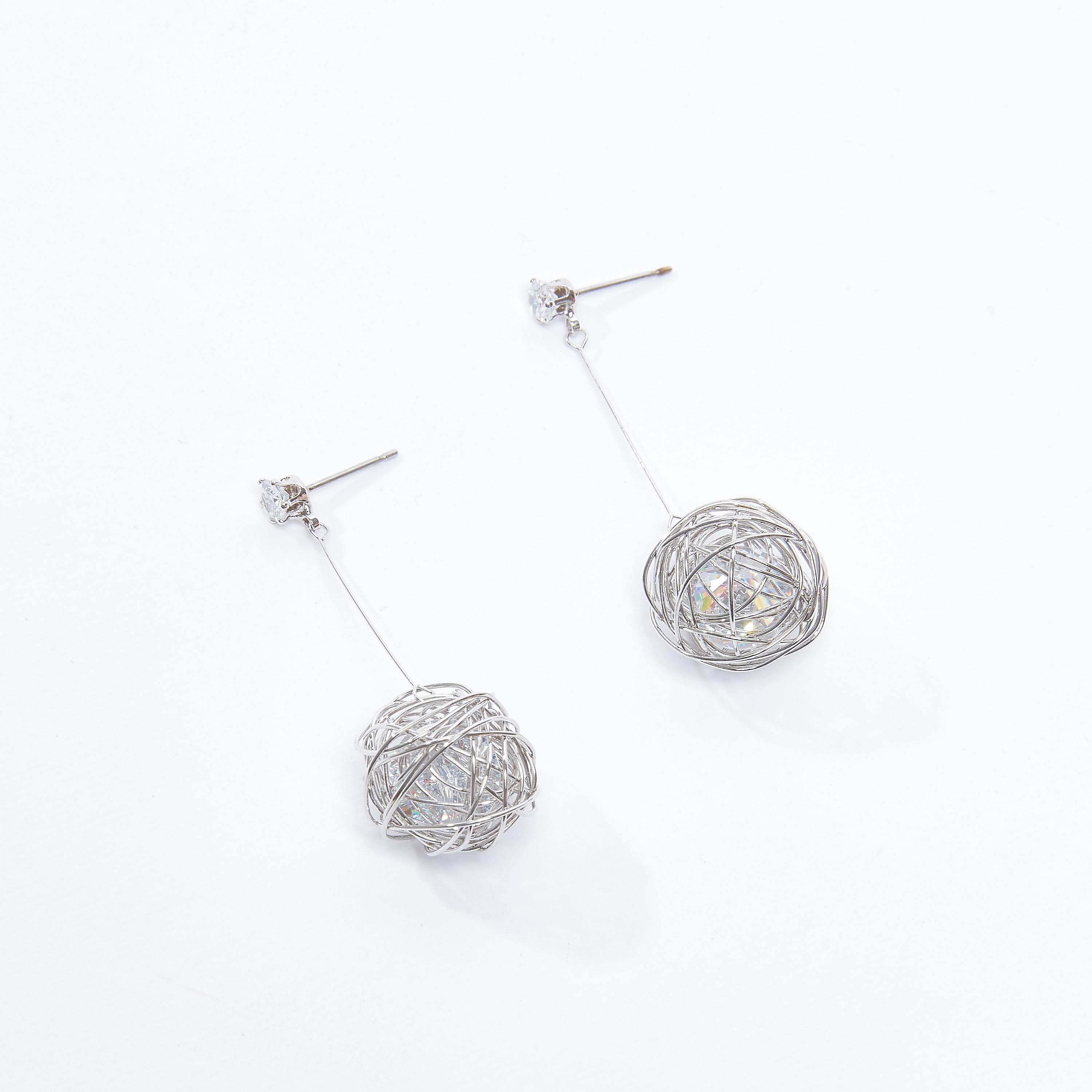 أقراط متدليّة ميتاليك بمكبس إغلاق-women-watchesandjewellery-jewellery-earrings-image-2