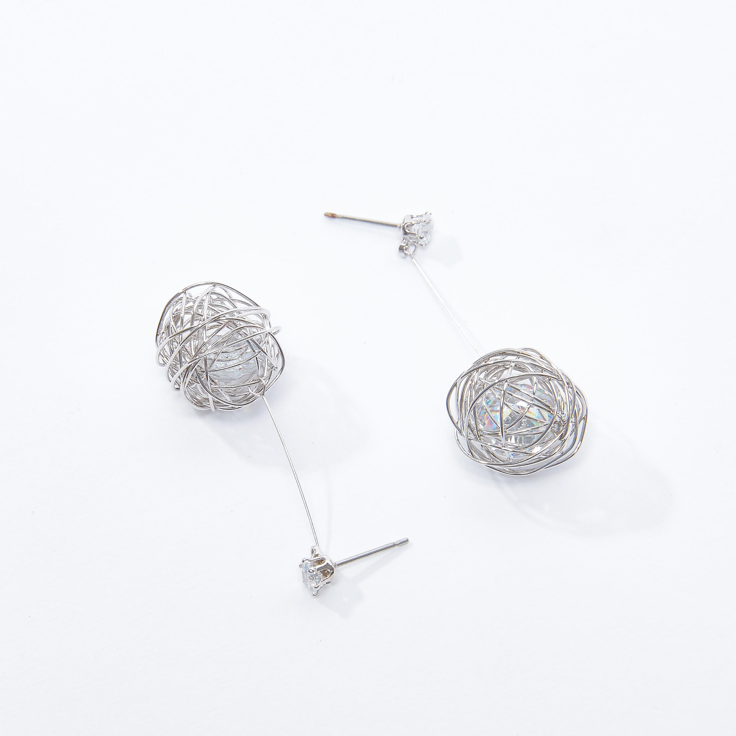 أقراط متدليّة ميتاليك بمكبس إغلاق-women-watchesandjewellery-jewellery-earrings-image-1