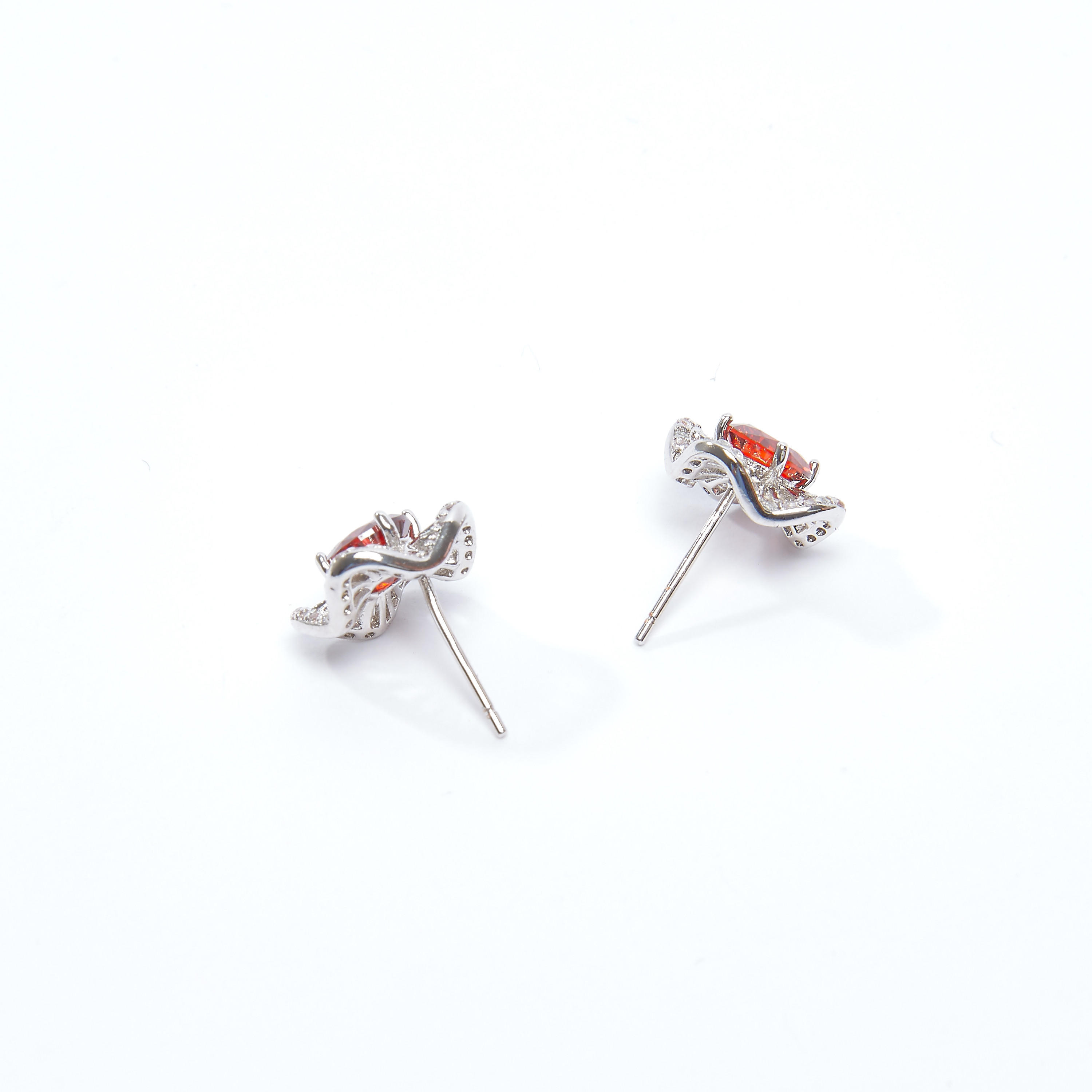 أقراط مرّصعة بمكبس إغلاق-women-watchesandjewellery-jewellery-earrings-image-1