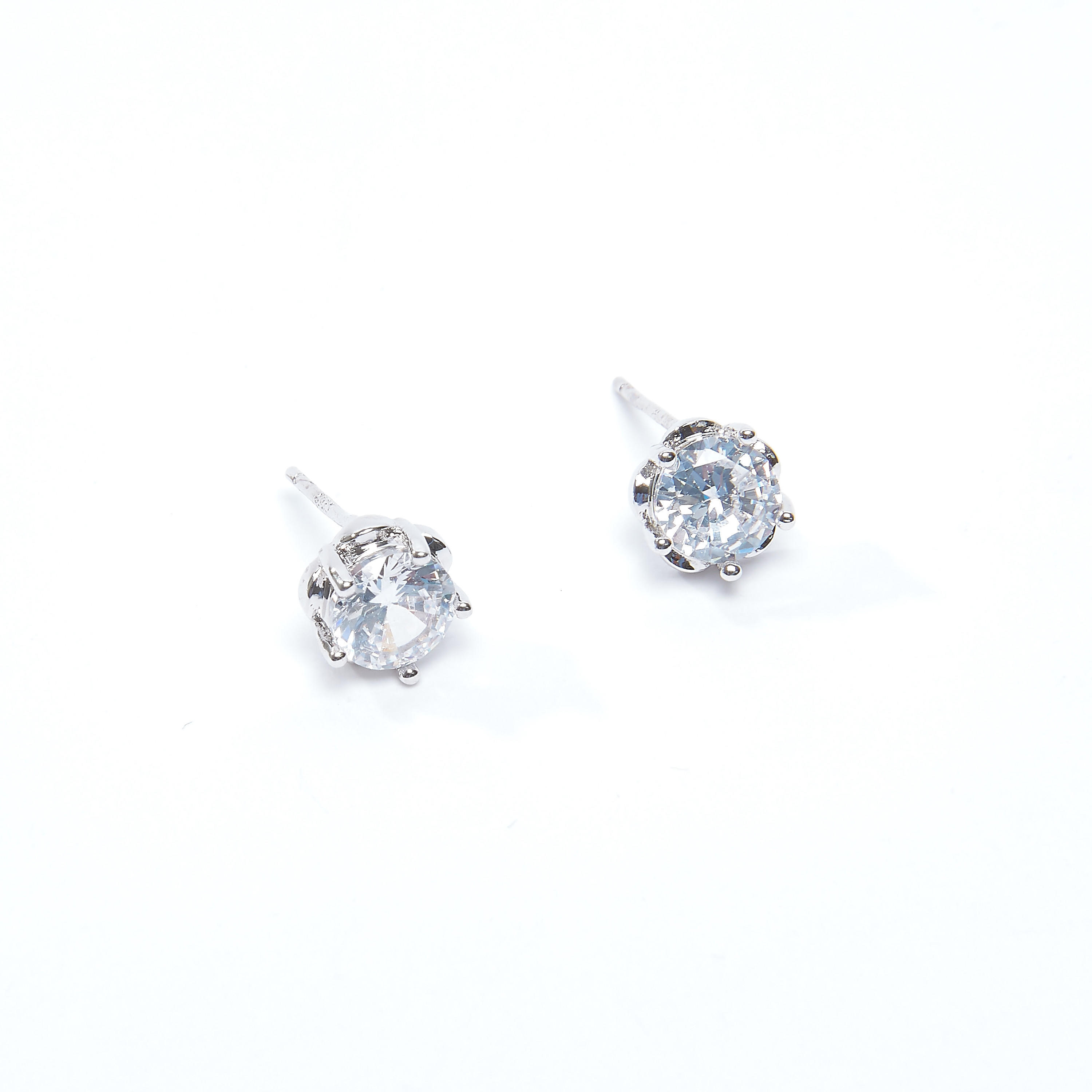 أقراط مرصعة بمكبس إغلاق-women-watchesandjewellery-jewellery-earrings-image-1