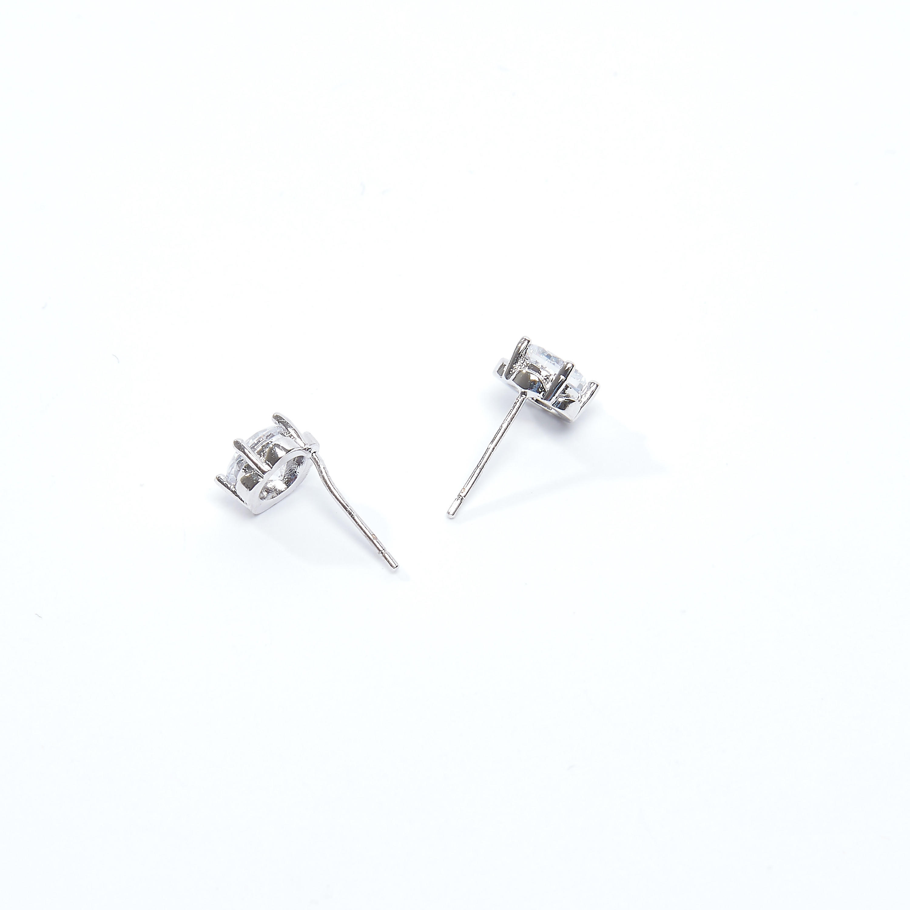 أقراط مرصعة بمكبس إغلاق-women-watchesandjewellery-jewellery-earrings-image-3