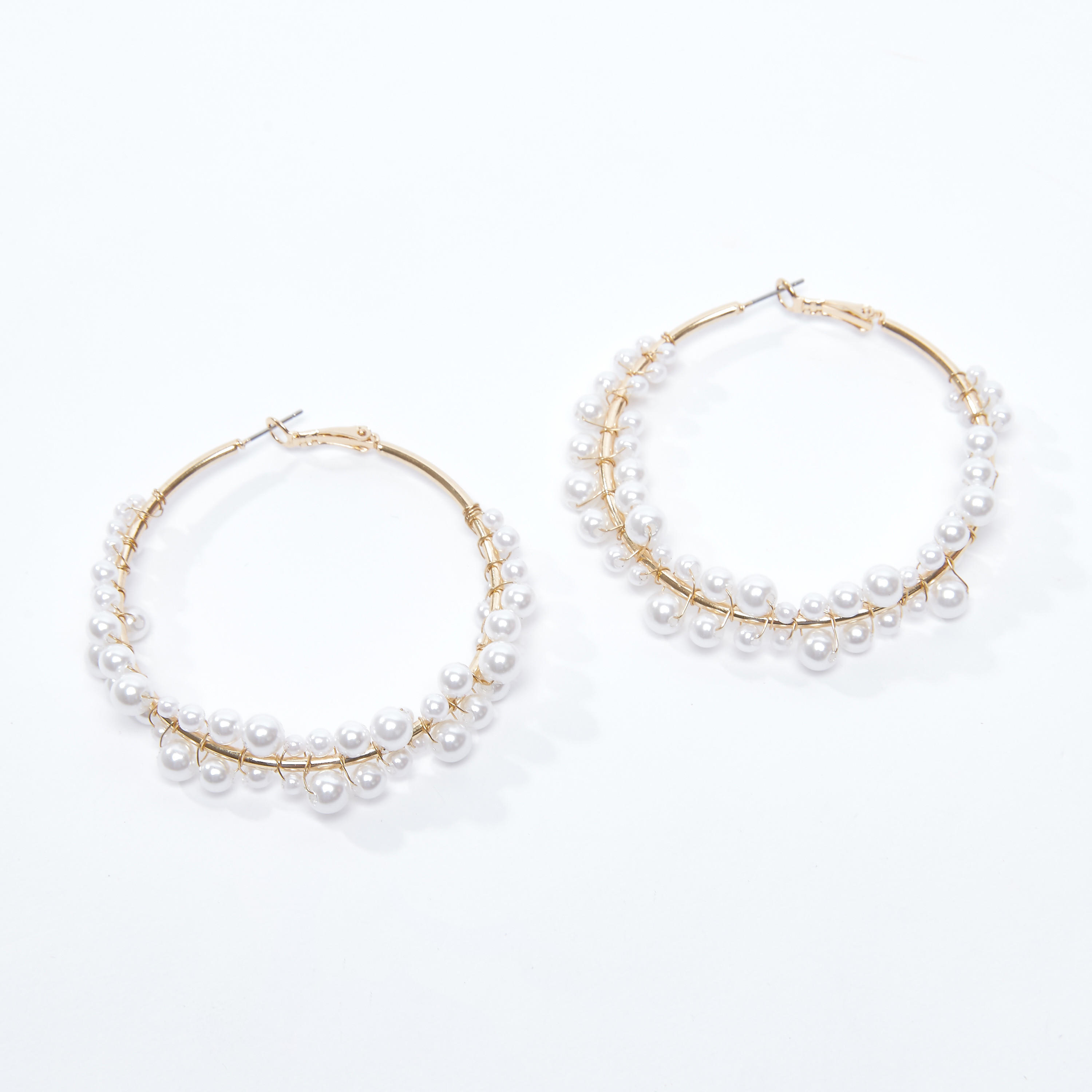 أقراط بحلقات وتفاصيل لؤلؤ-women-watchesandjewellery-jewellery-earrings-image-1