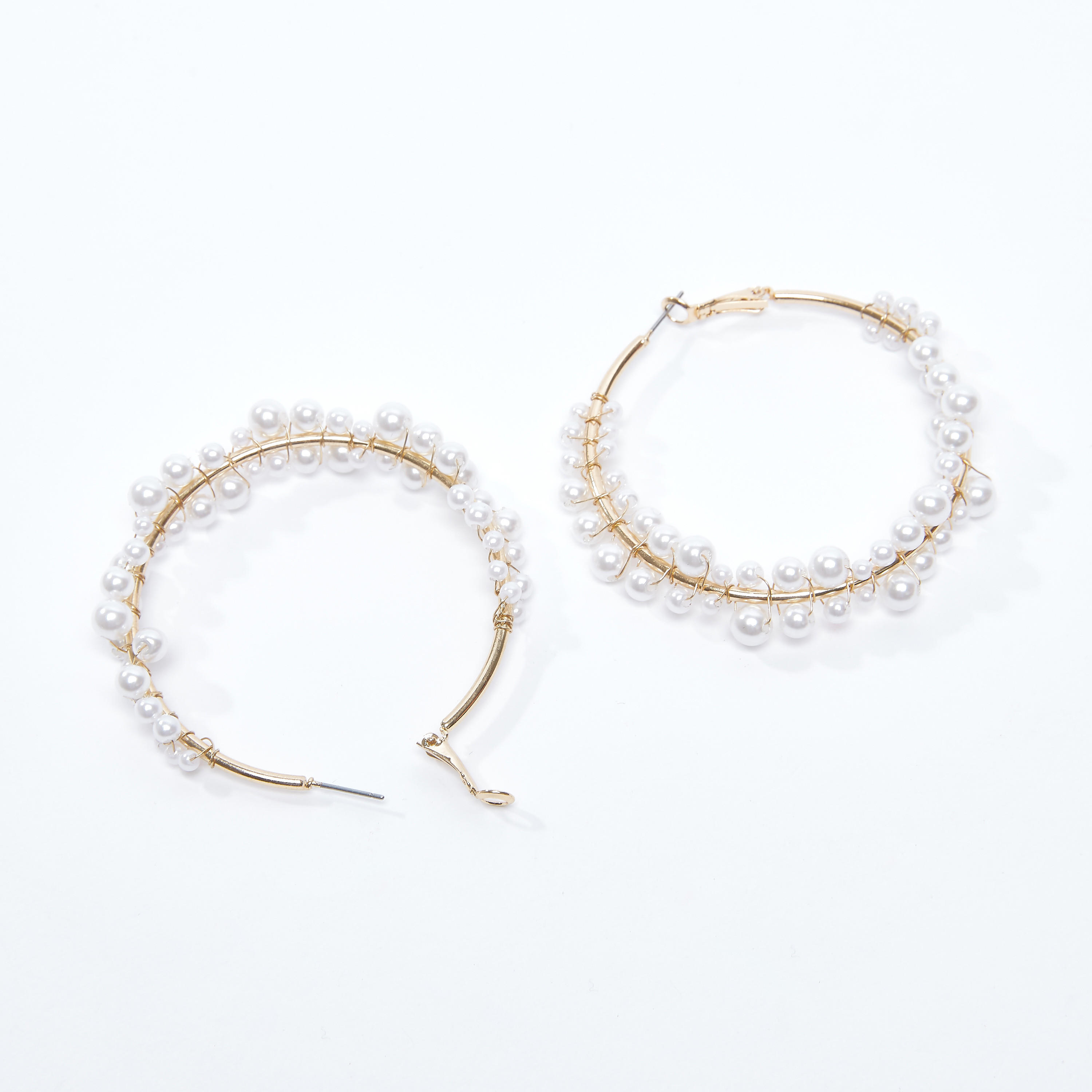 أقراط بحلقات وتفاصيل لؤلؤ-women-watchesandjewellery-jewellery-earrings-image-3