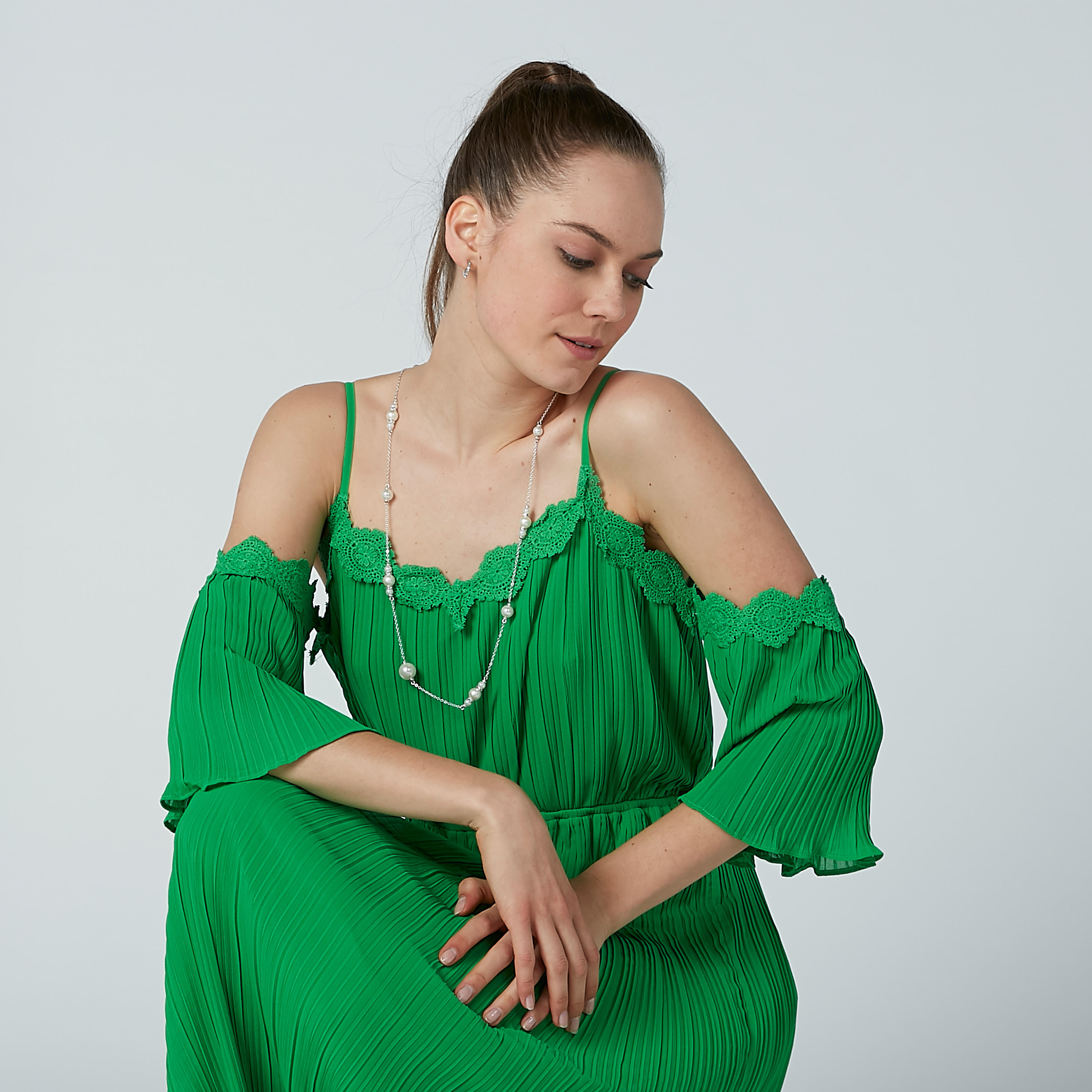 قلادة طويلة بتفاصيل لؤلؤ ومشبك إغلاق-women-watchesandjewellery-jewellery-necklacesandpendants-image-2