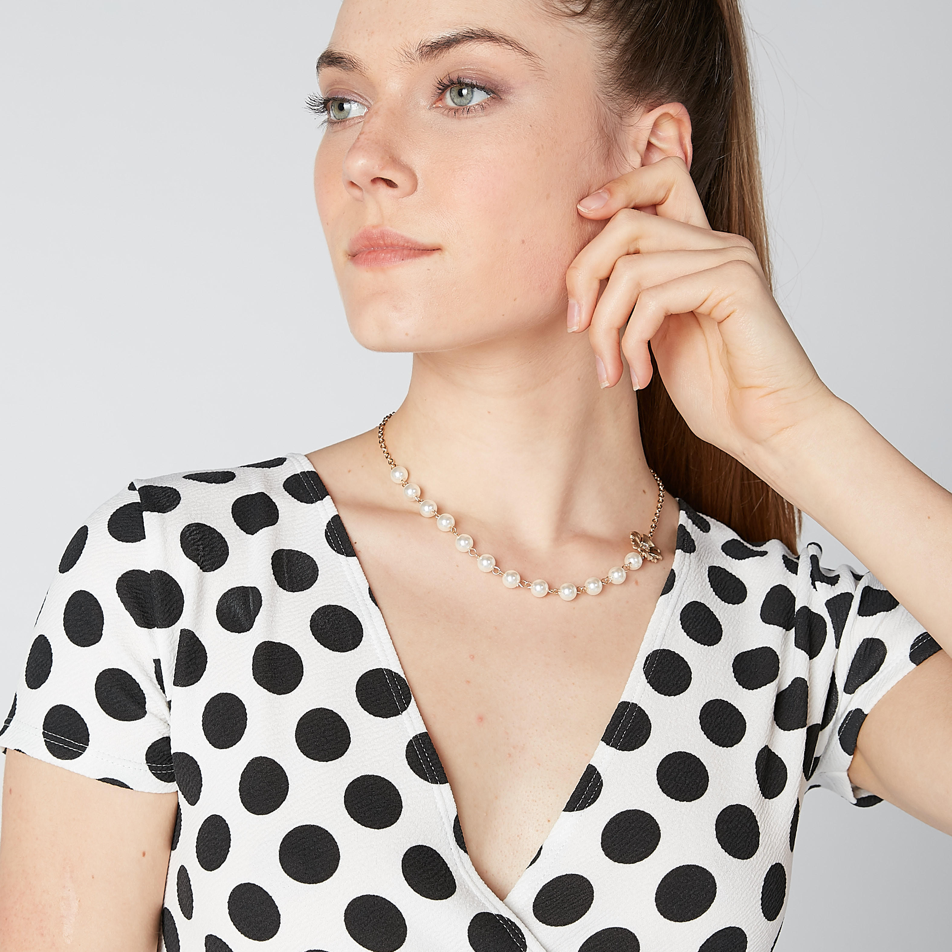 قلادة بتفاصيل لؤلؤ ومشبك إغلاق-women-watchesandjewellery-jewellery-necklacesandpendants-image-2