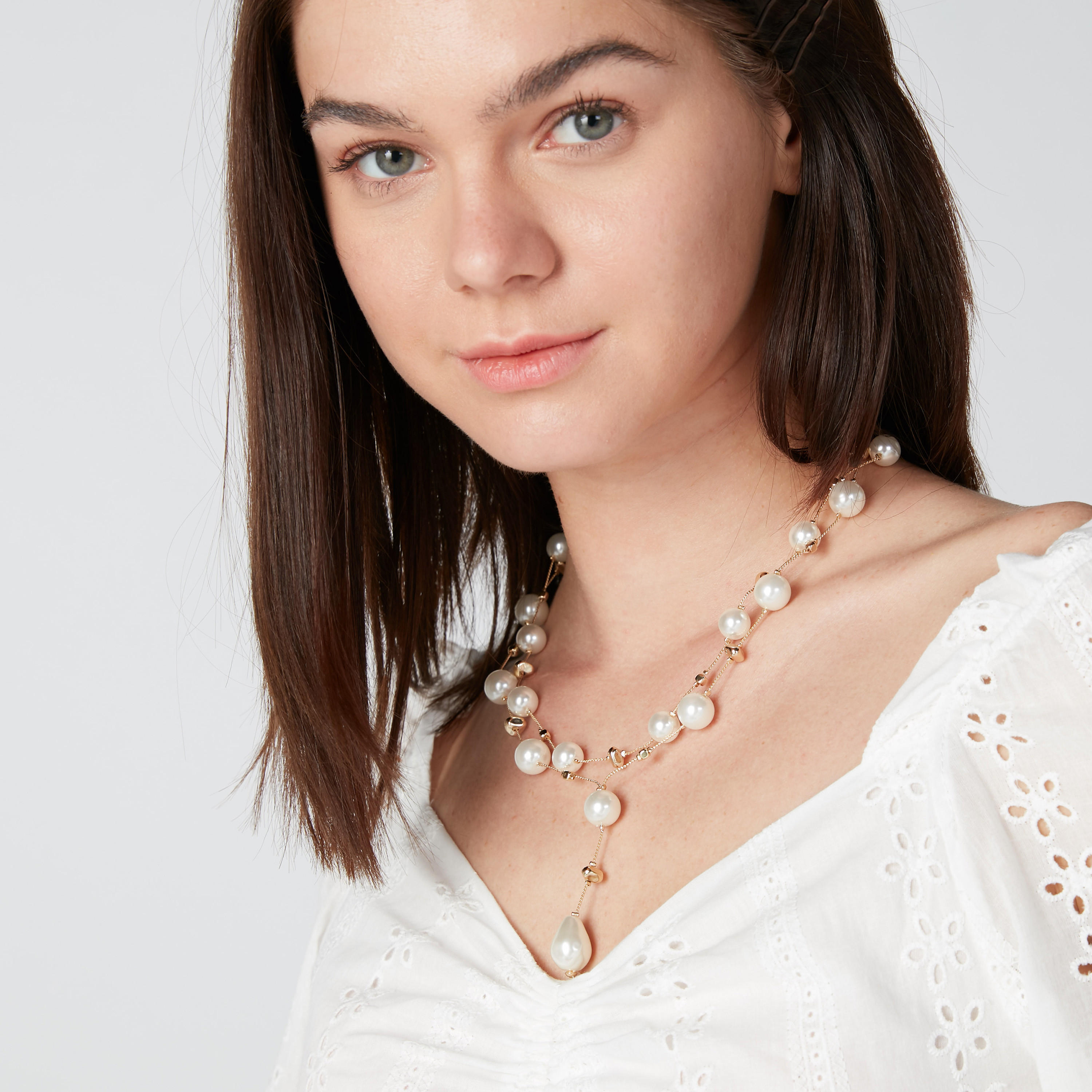 قلادة طبقات بتفاصيل لؤلؤ ومشبك إغلاق-women-watchesandjewellery-jewellery-necklacesandpendants-image-2