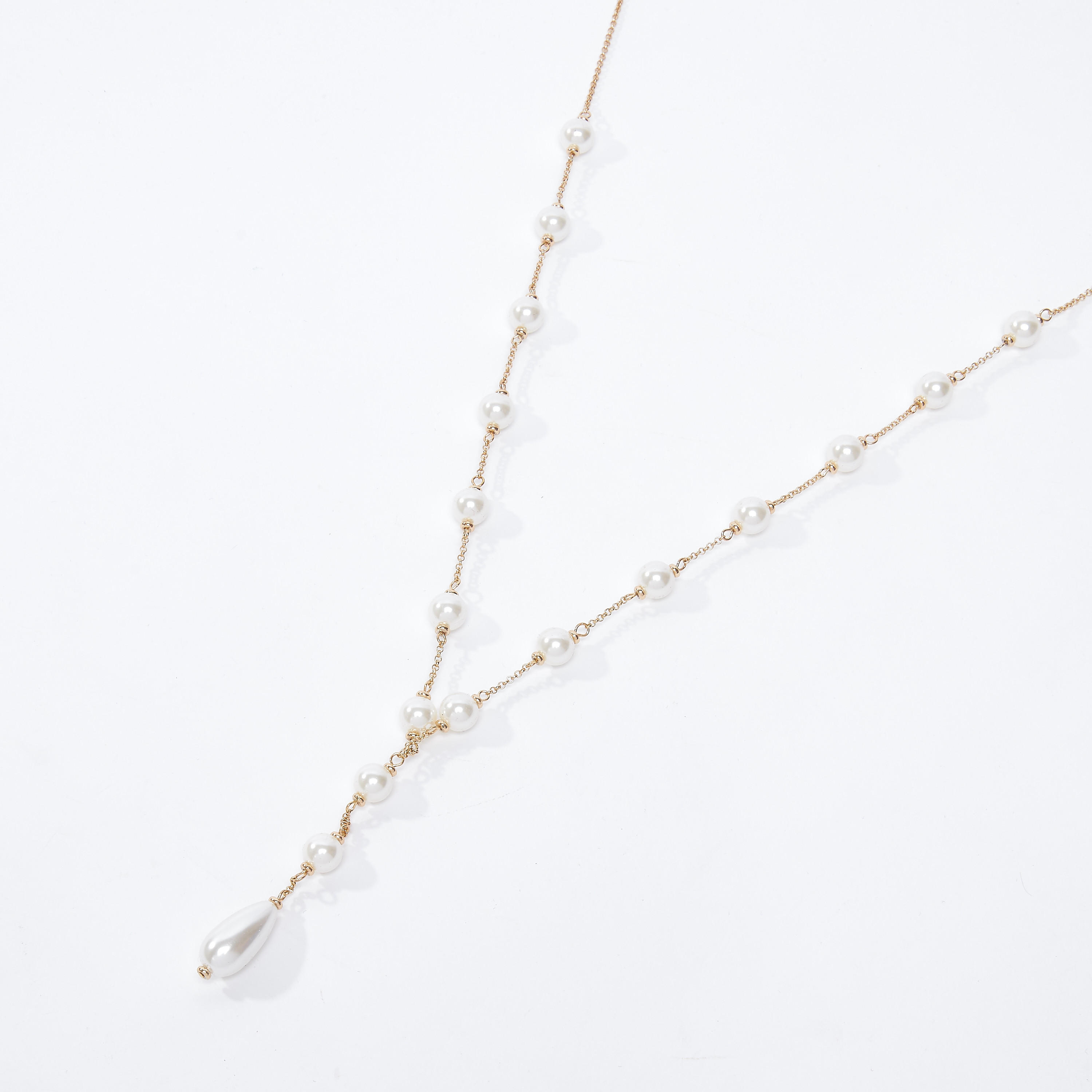 قلادة طويلة بتفاصيل لؤلؤ ومشبك إغلاق-women-watchesandjewellery-jewellery-necklacesandpendants-image-1