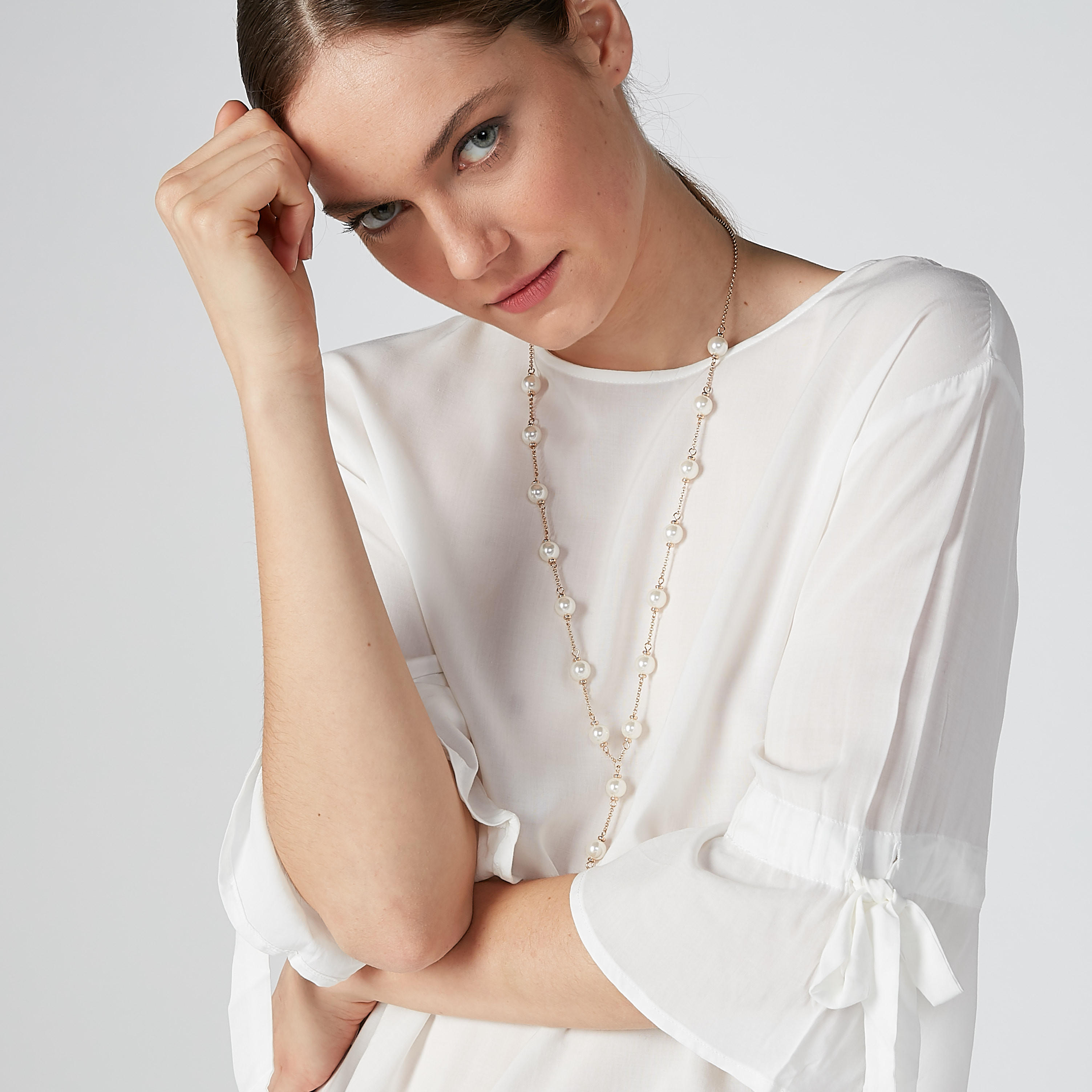 قلادة طويلة بتفاصيل لؤلؤ ومشبك إغلاق-women-watchesandjewellery-jewellery-necklacesandpendants-image-2
