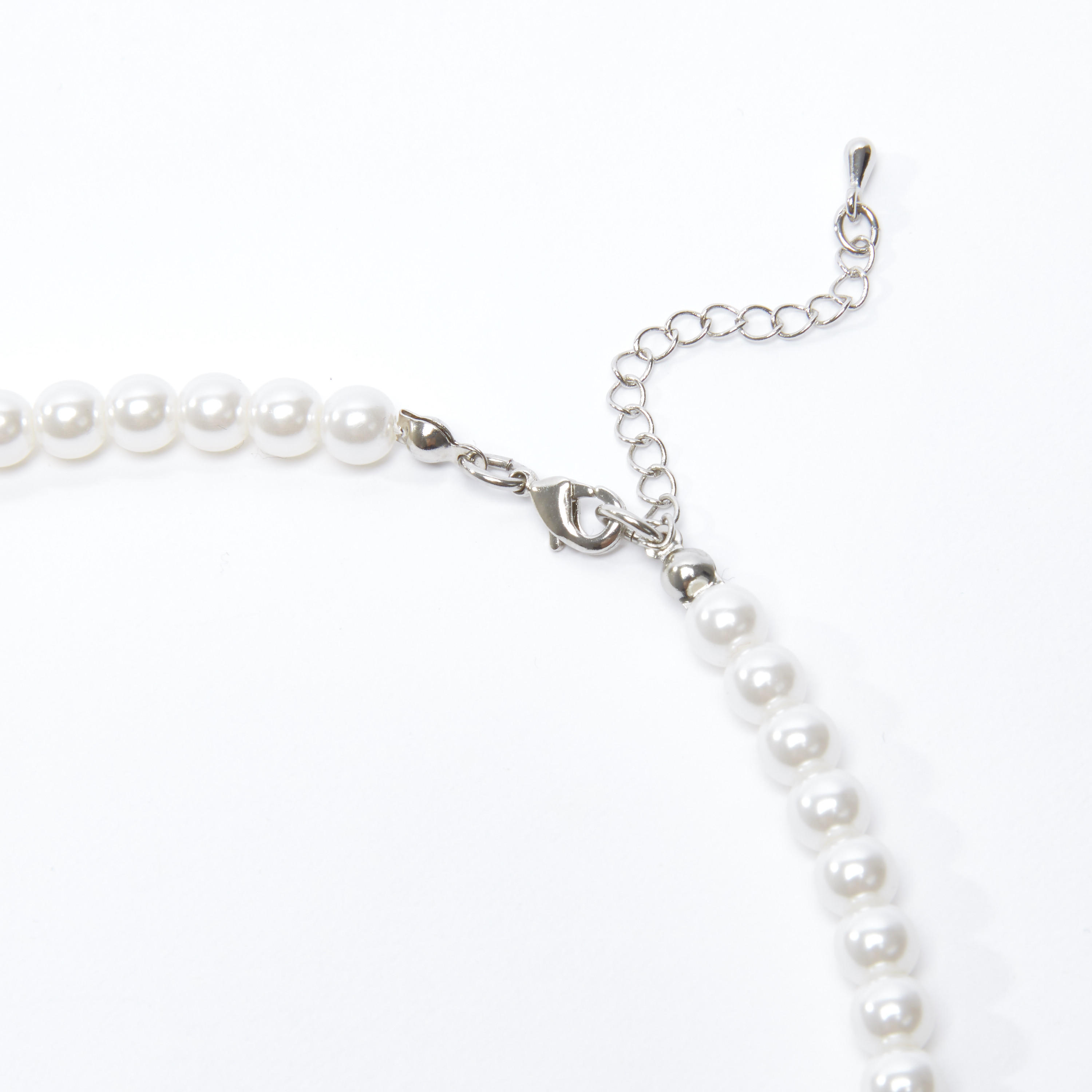 قلادة بتفاصيل لؤلؤ ومشبك إغلاق-women-watchesandjewellery-jewellery-necklacesandpendants-image-3