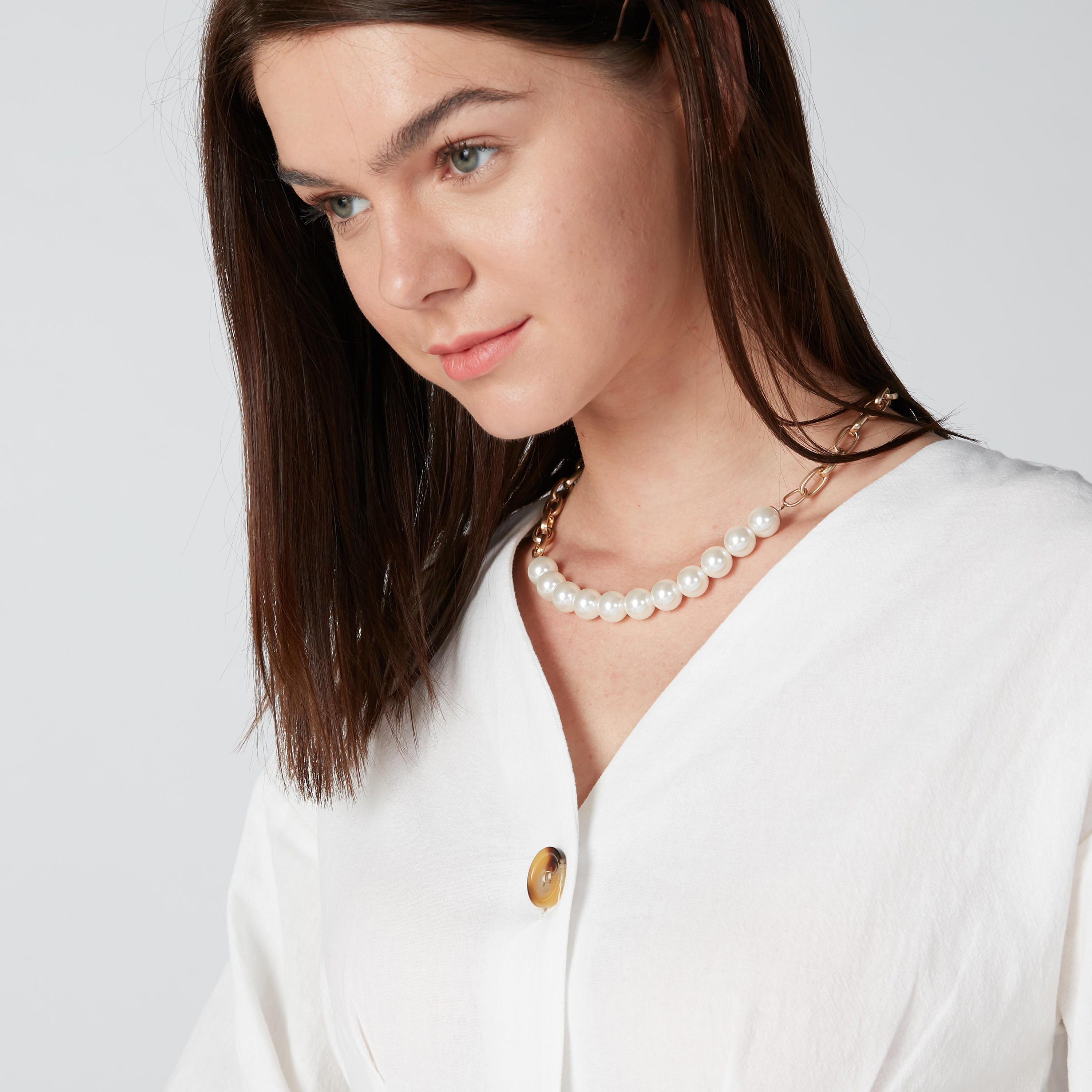 قلادة بتفاصيل لؤلؤ ومشبك إغلاق-women-watchesandjewellery-jewellery-necklacesandpendants-image-2