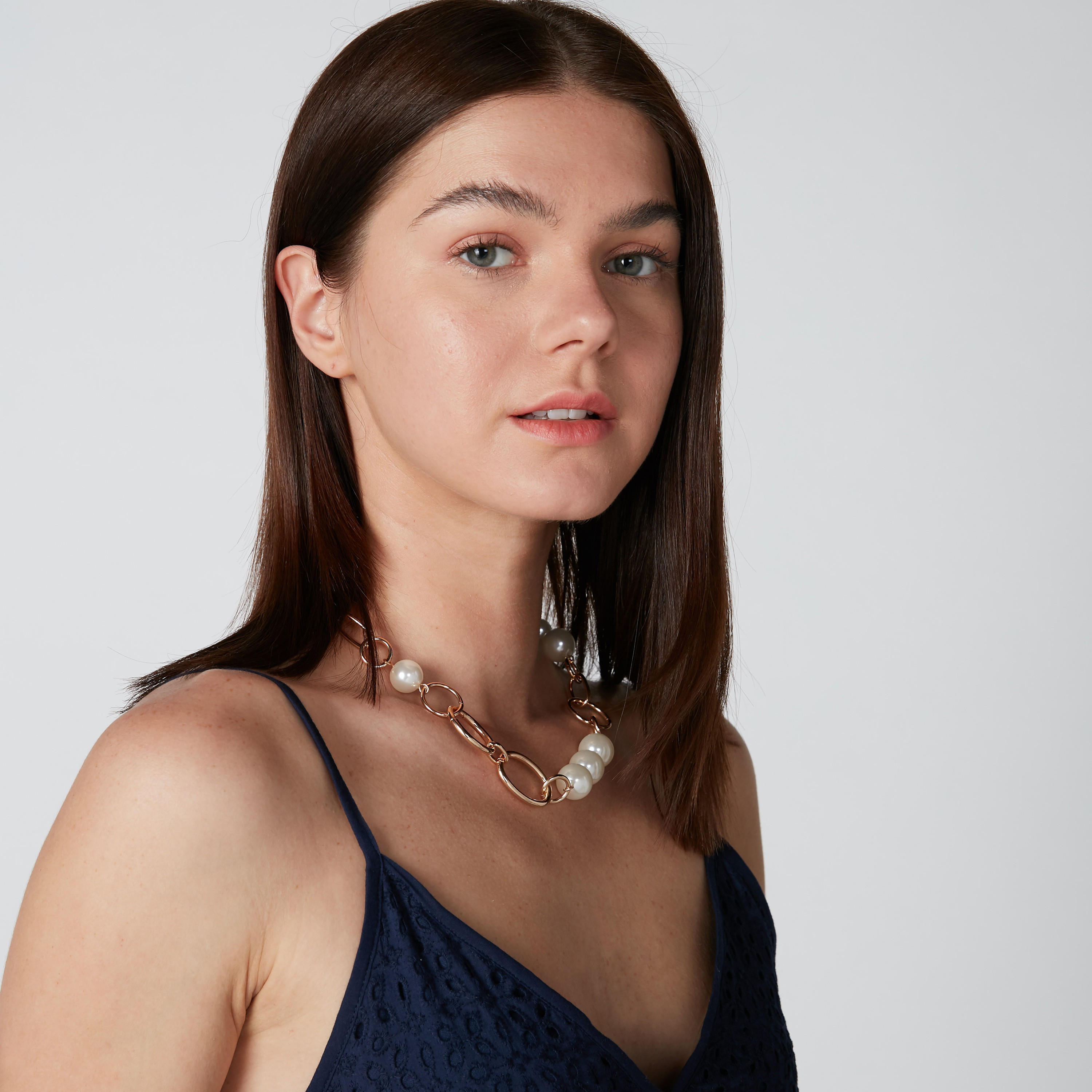 قلادة بتفاصيل لؤلؤ ومشبك إغلاق-women-watchesandjewellery-jewellery-necklacesandpendants-image-2