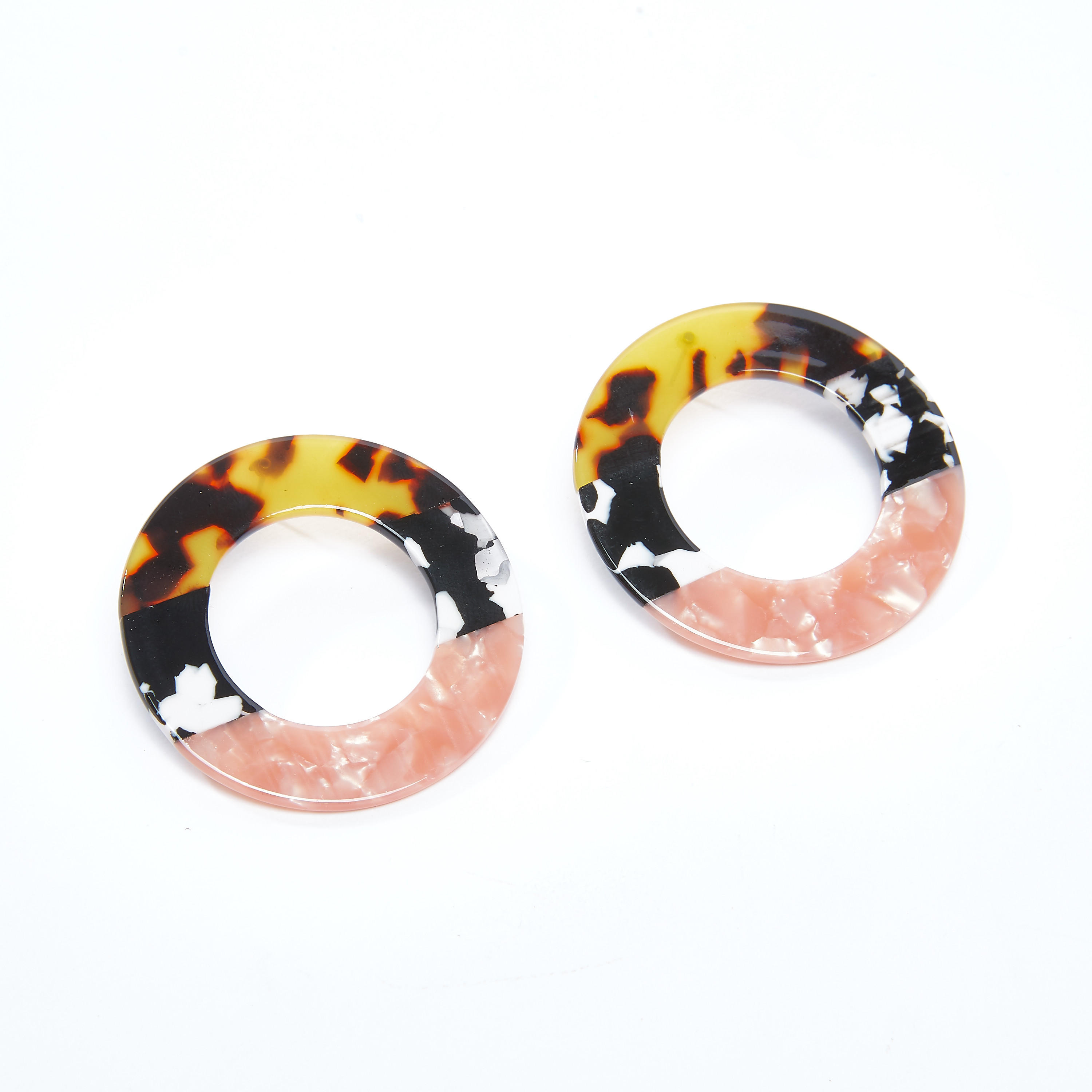 أقراط مستديرة بدلّاية ومكبس إغلاق وطبعات-women-watchesandjewellery-jewellery-earrings-image-1