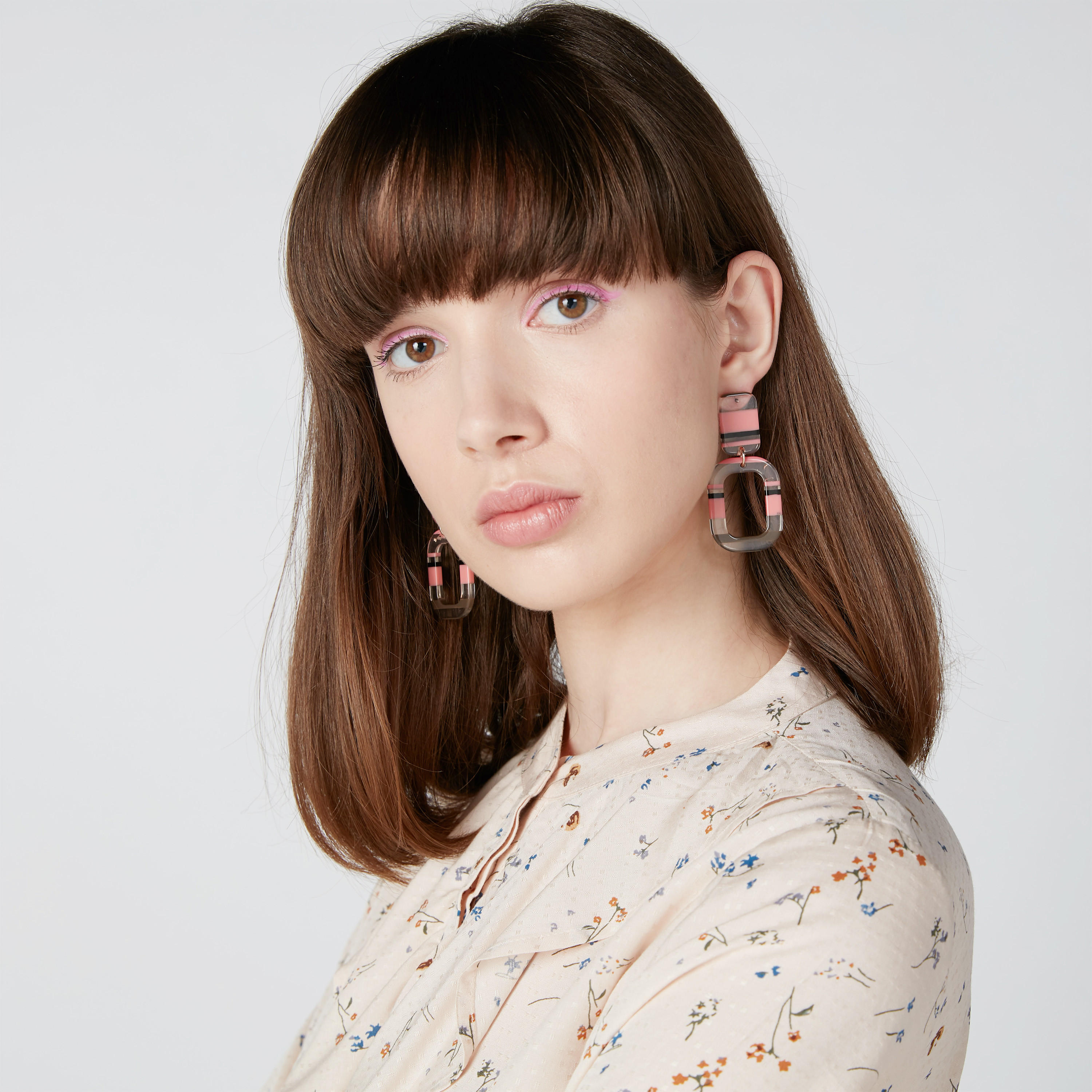 أقراط متدليّة مقلّمة بمكبس إغلاق-women-watchesandjewellery-jewellery-earrings-image-2