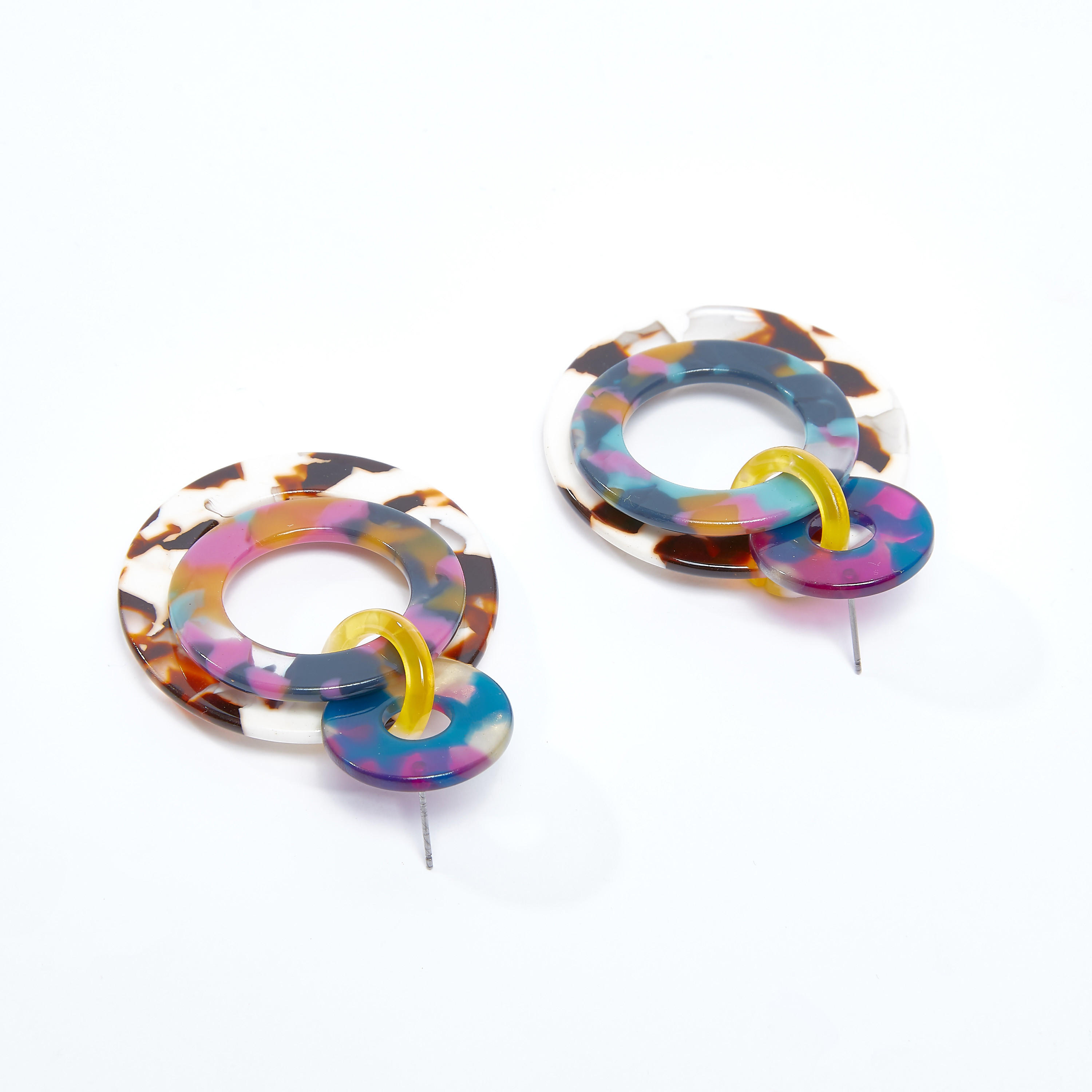 أقراط متدليّة مستديرة بمكبس إغلاق وطبعات-women-watchesandjewellery-jewellery-earrings-image-1