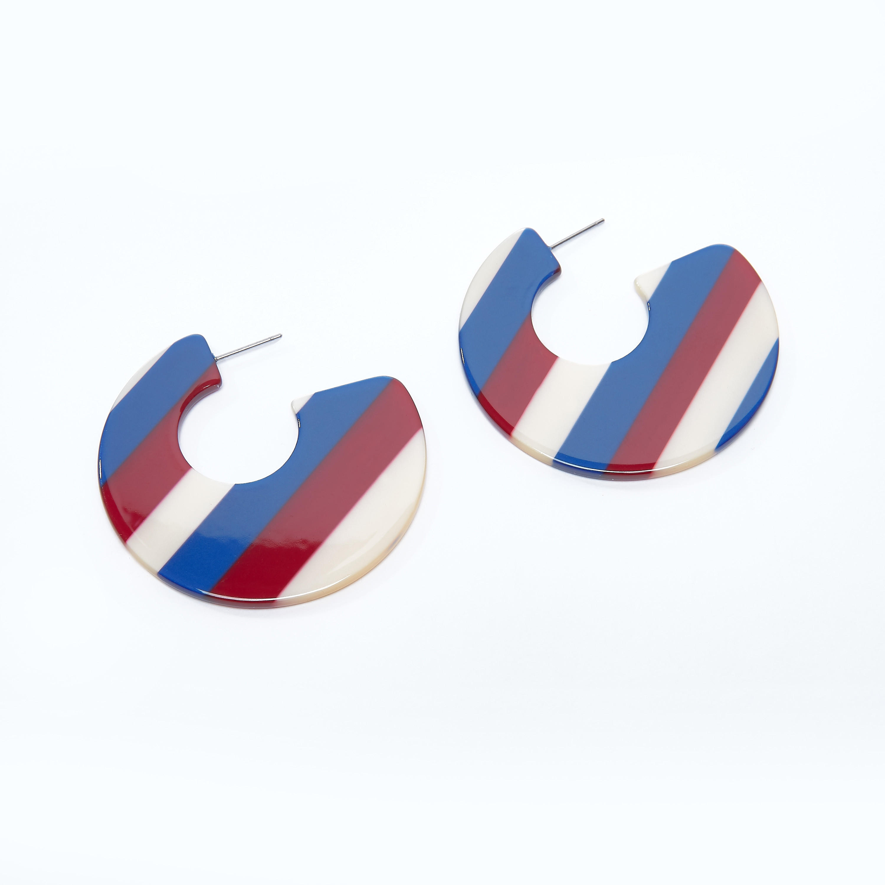 أقراط مقلّمة بمكبس إغلاق-women-watchesandjewellery-jewellery-earrings-image-1