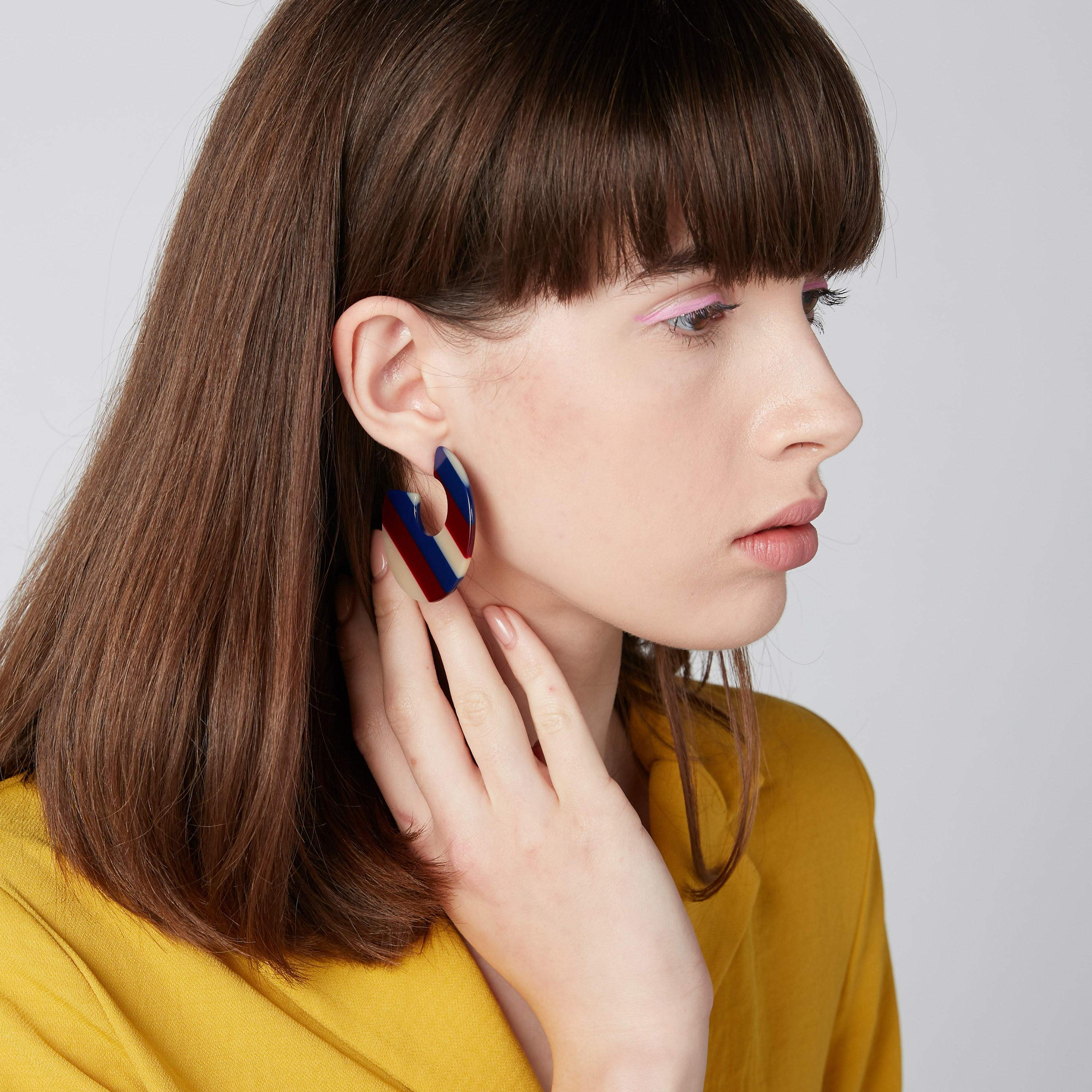 أقراط مقلّمة بمكبس إغلاق-women-watchesandjewellery-jewellery-earrings-image-2
