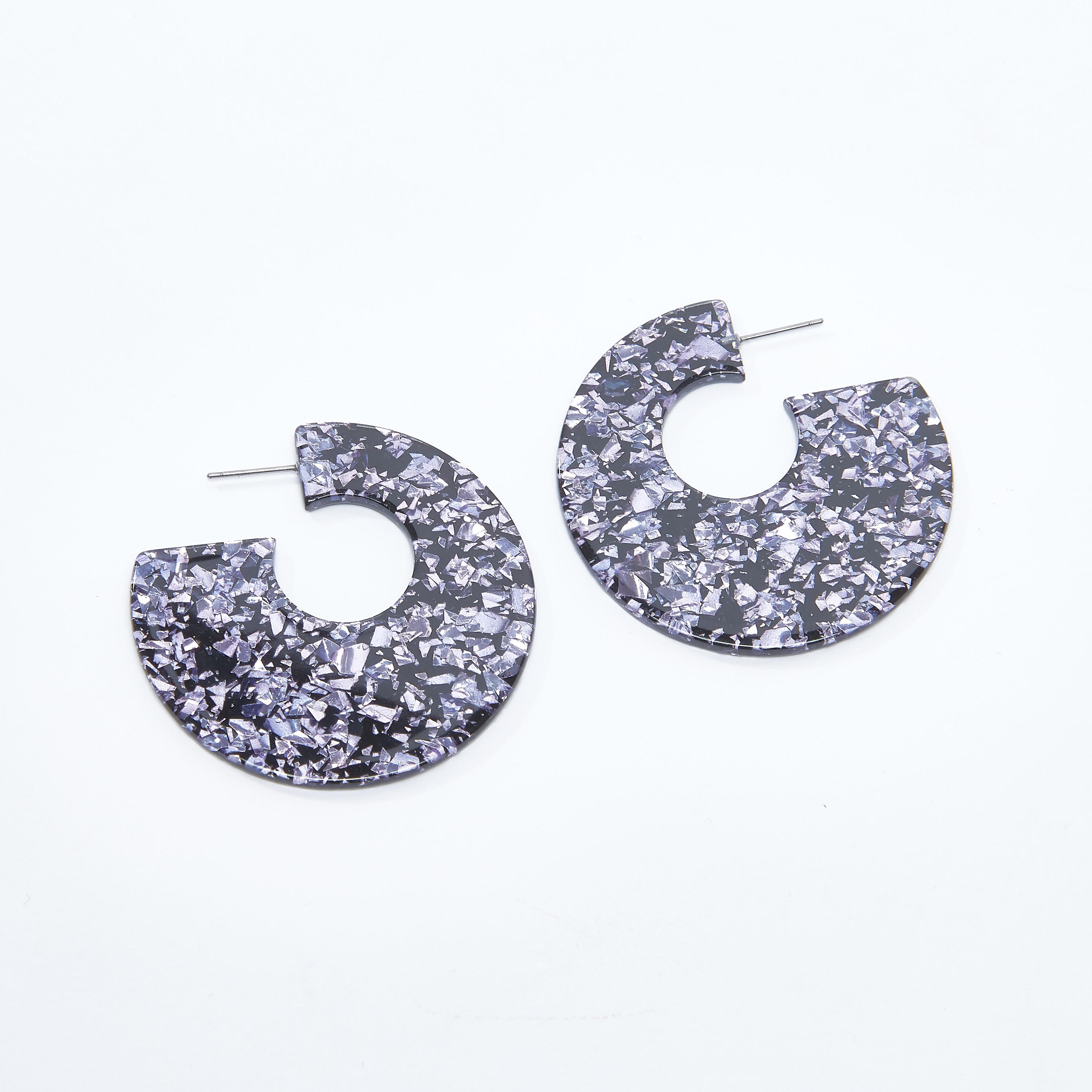 أقراط متدليّة بمكبس إغلاق وطبعات-women-watchesandjewellery-jewellery-earrings-image-2