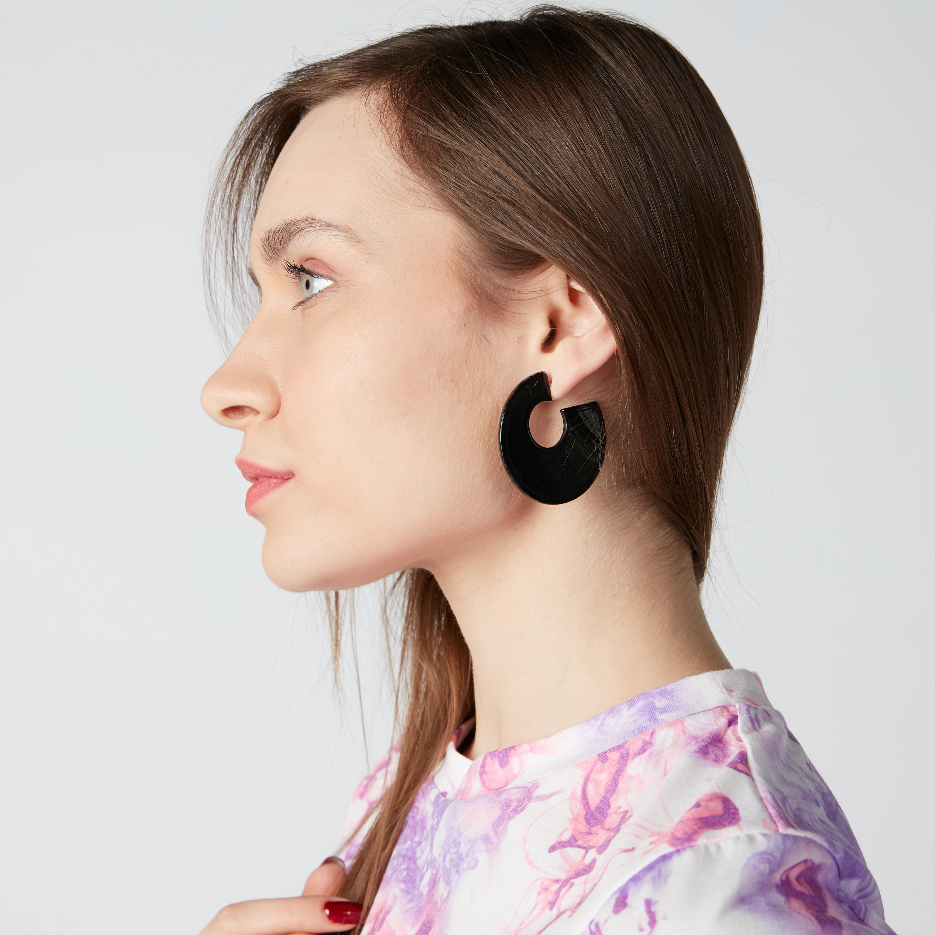 أقراط متدليّة بمكبس إغلاق وطبعات-women-watchesandjewellery-jewellery-earrings-image-1