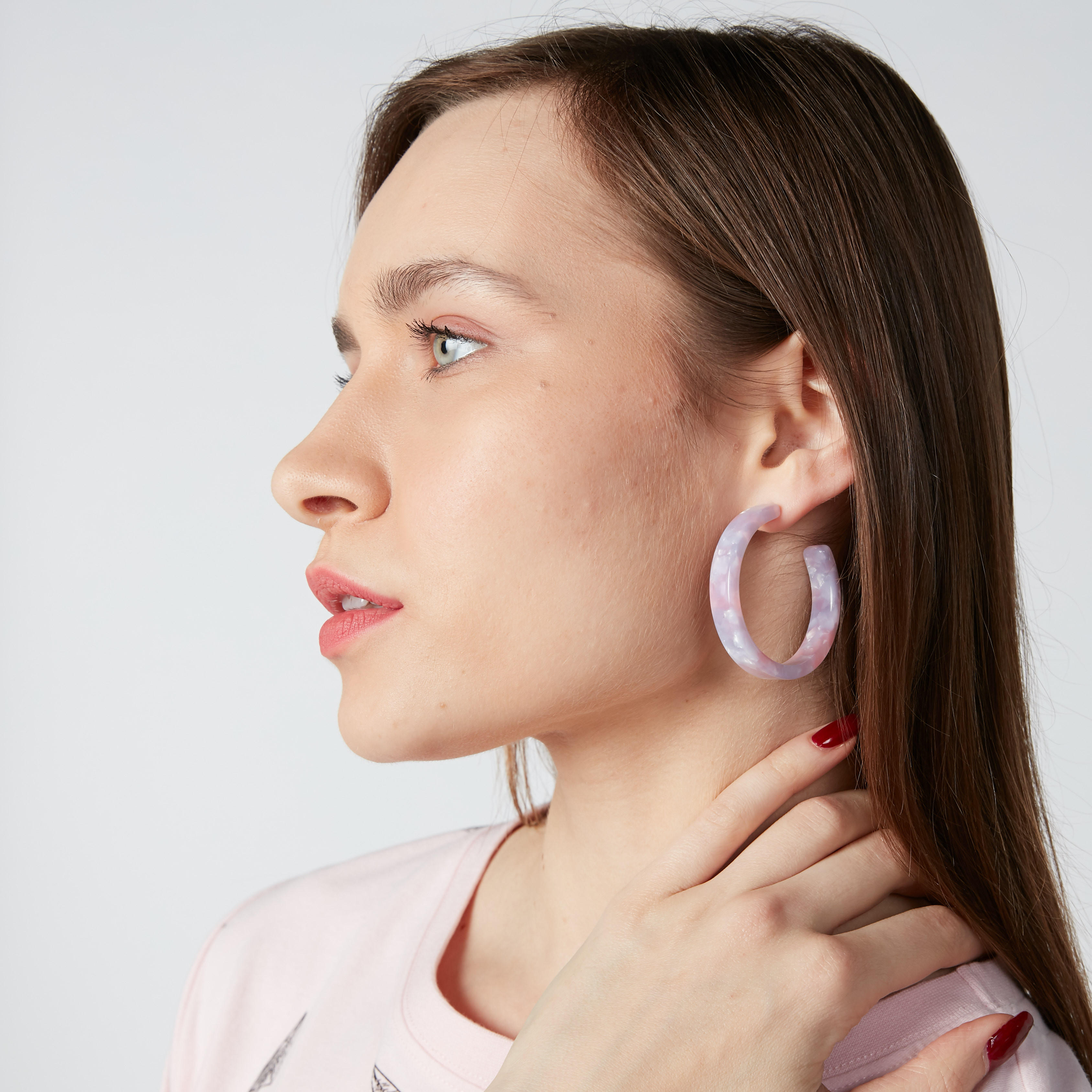 أقراط حلقية نصف مستديرة بمكبس إغلاق وطبعات-women-watchesandjewellery-jewellery-earrings-image-1
