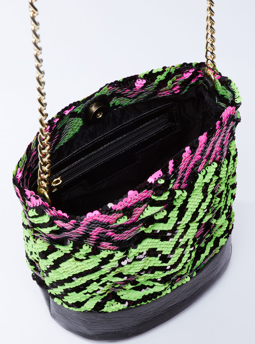 حقيبة كروس بودي بسلسلة ميتاليك وتفاصيل ترتر على الوجهين-women-bagsandwallets-handbags-image-5