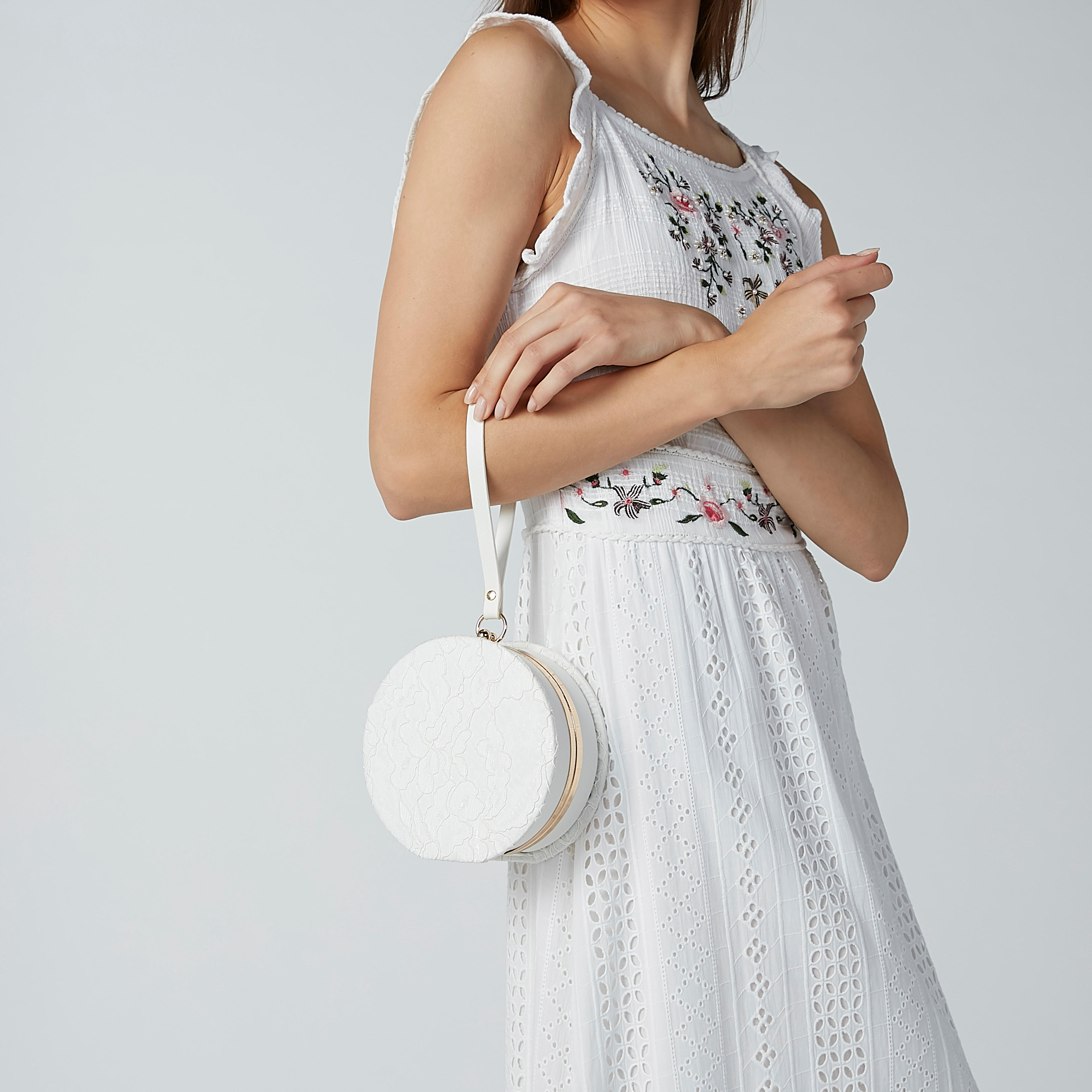 حقيبة كلاتش بارزة الملمس بسلسلة ميتالك-women-bagsandwallets-handbags-image-2