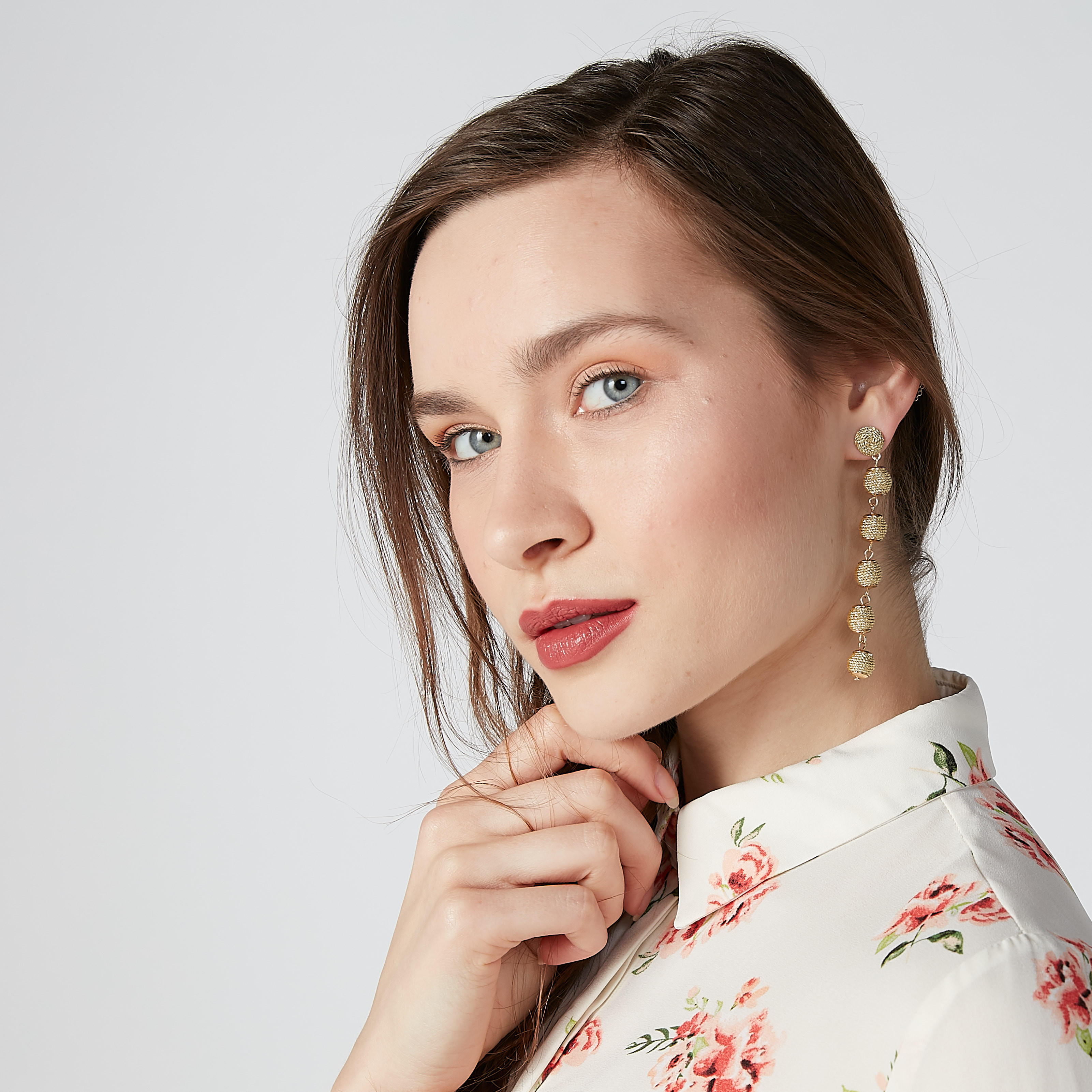 أقراط بدلّاية ميتاليك وخرز ومكبس إغلاق-women-watchesandjewellery-jewellery-earrings-image-2