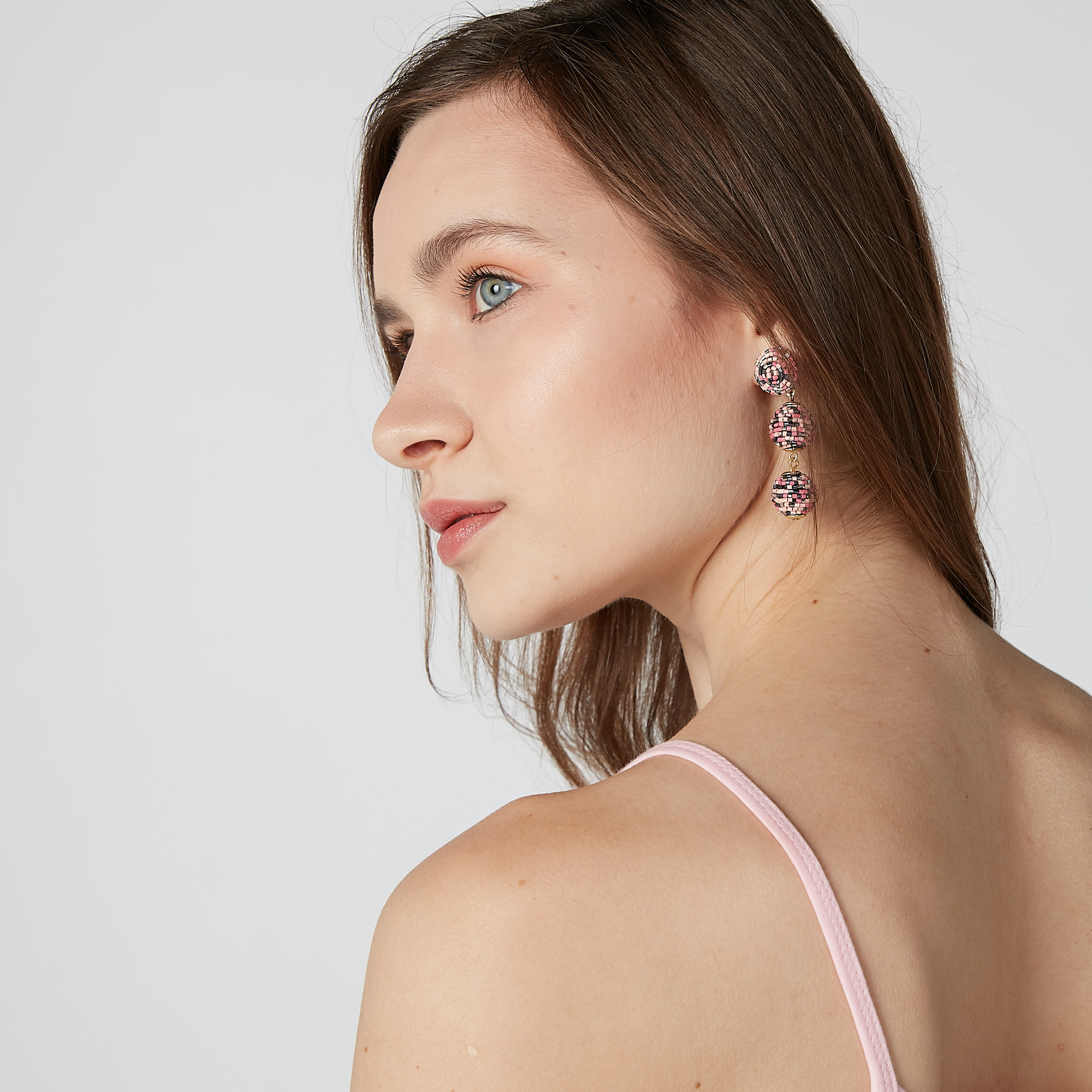 أقراط بدلّاية خرز مستديرة ومكبس إغلاق-women-watchesandjewellery-jewellery-earrings-image-2