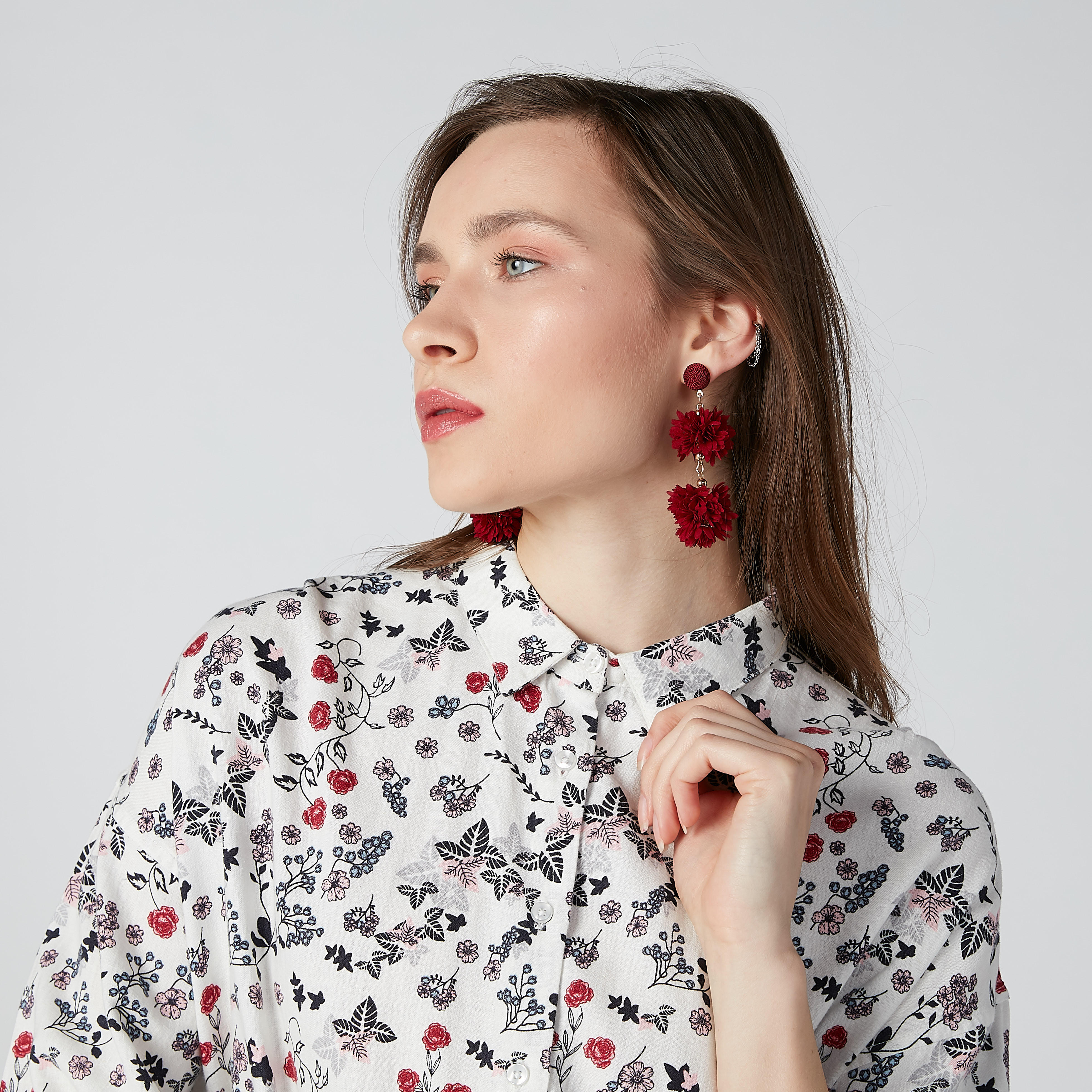 أقراط متدليّة بمكبس إغلاق وتزيينات زهرية-women-watchesandjewellery-jewellery-earrings-image-2