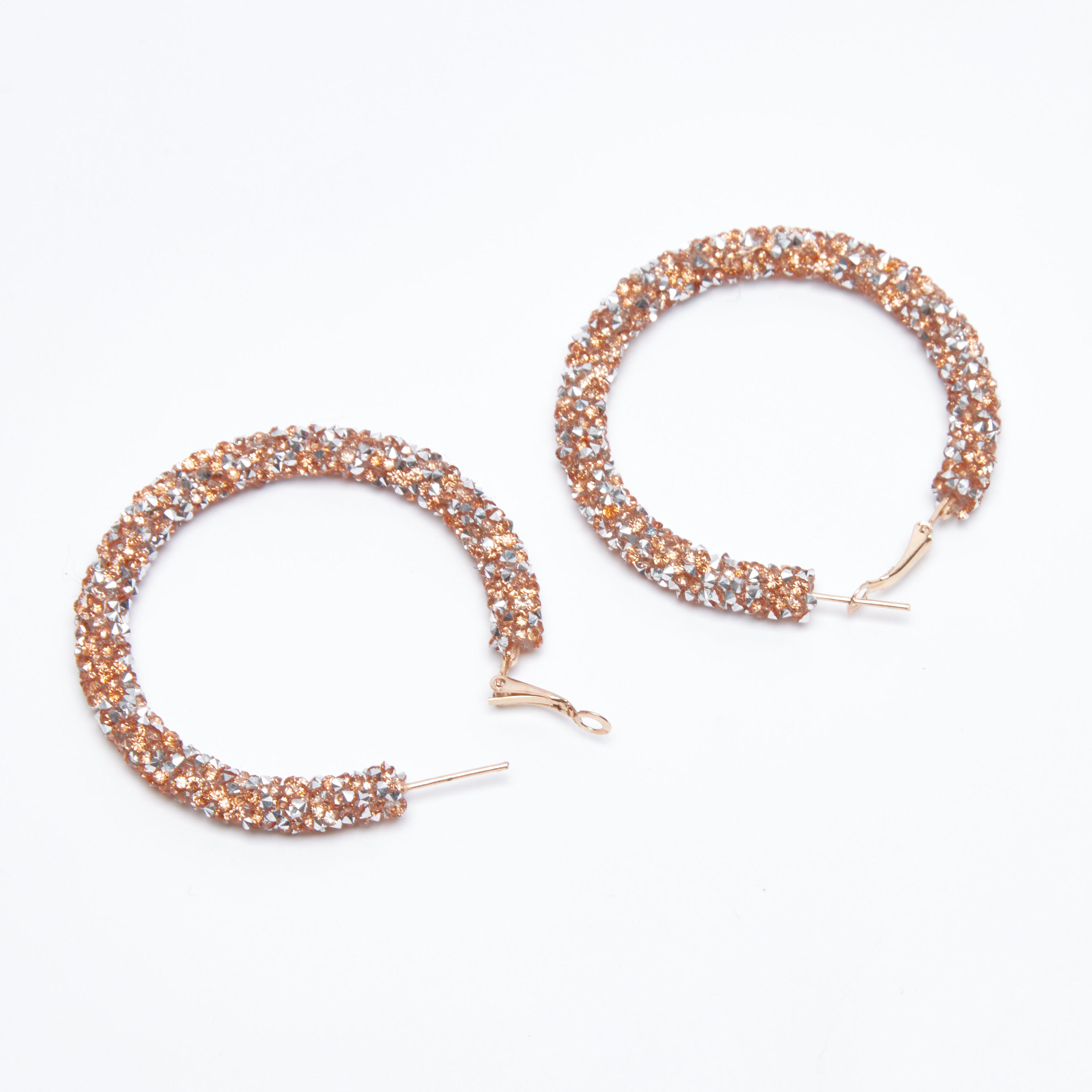أقراط حلقية مرصّعة بقفل إغلاق-women-watchesandjewellery-jewellery-earrings-image-3