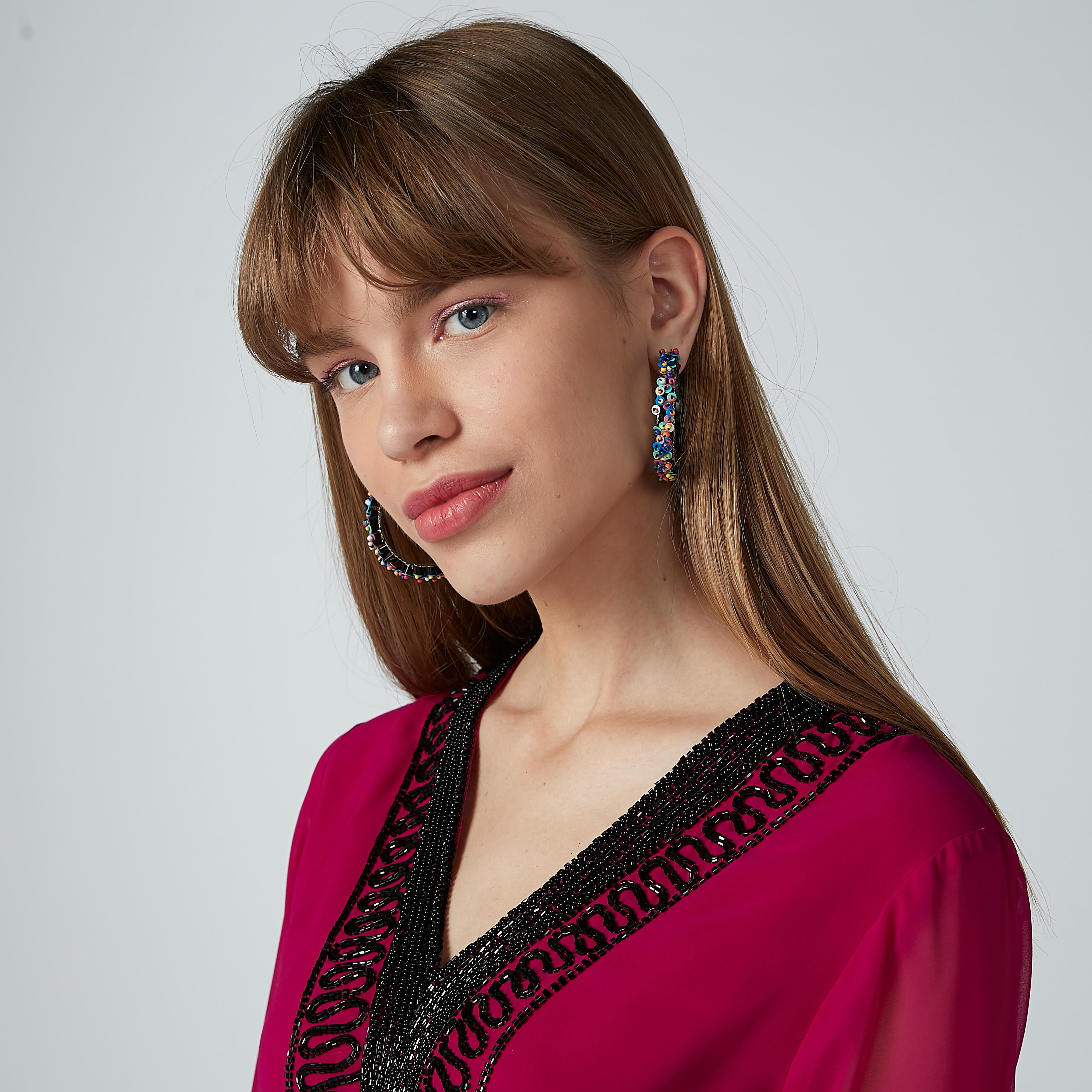 أقراط بدلّاية مستديرة وتفاصيل ترتر-women-watchesandjewellery-jewellery-earrings-image-2