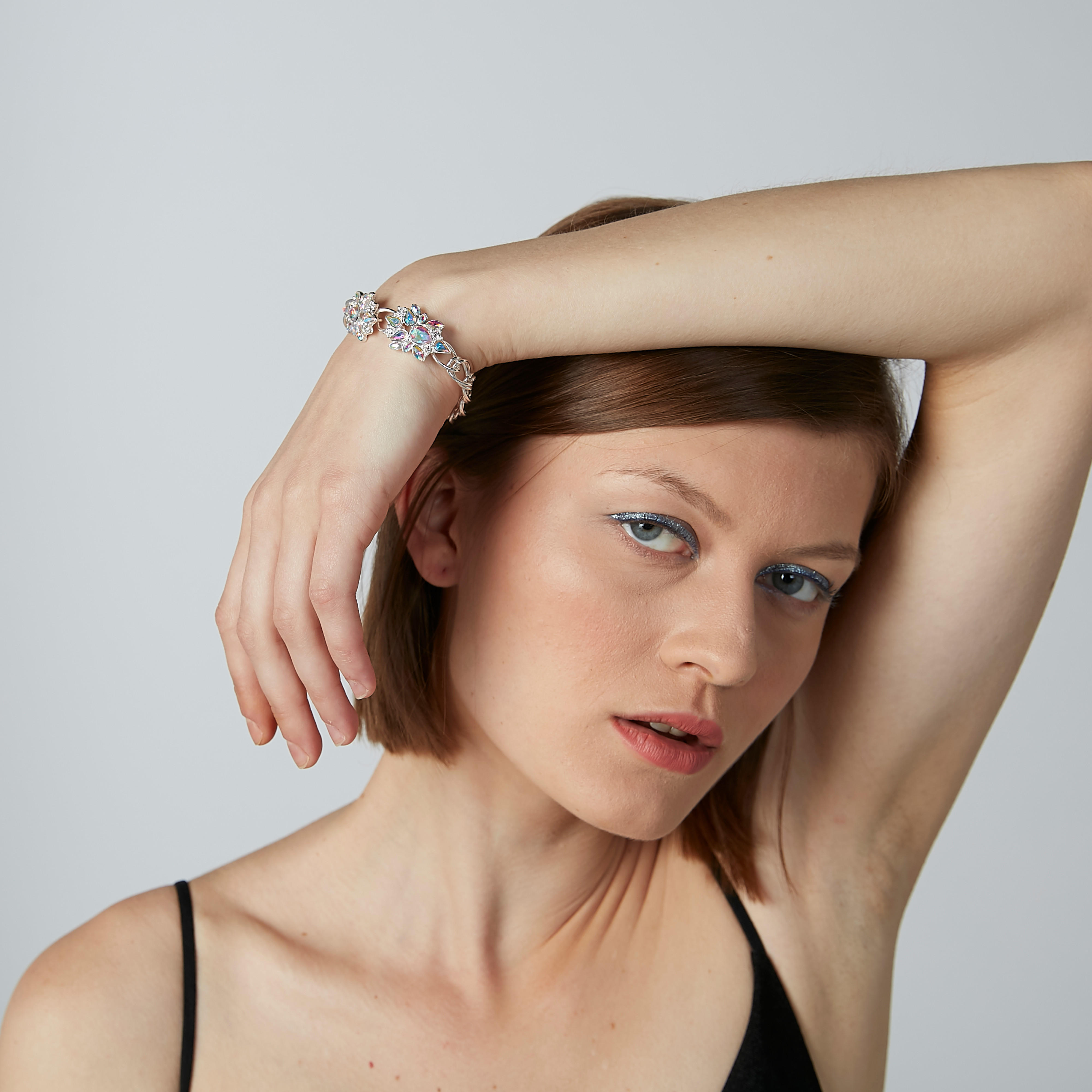 أسوارة بتزيينات ومشبك إغلاق-women-watchesandjewellery-jewellery-banglesandbracelets-image-2