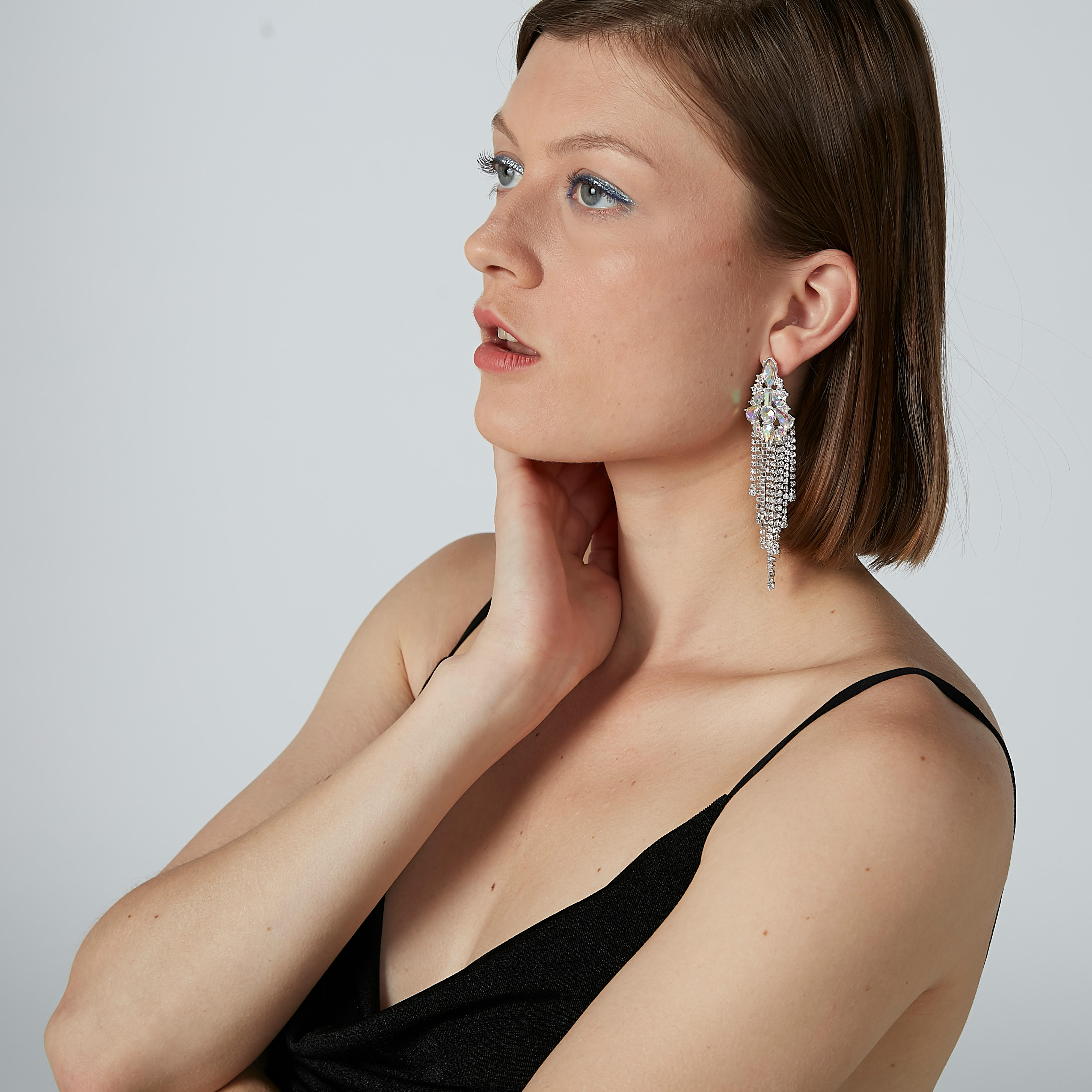 أقراط متدليّة مرصّعة بمكبس إغلاق-women-watchesandjewellery-jewellery-earrings-image-3