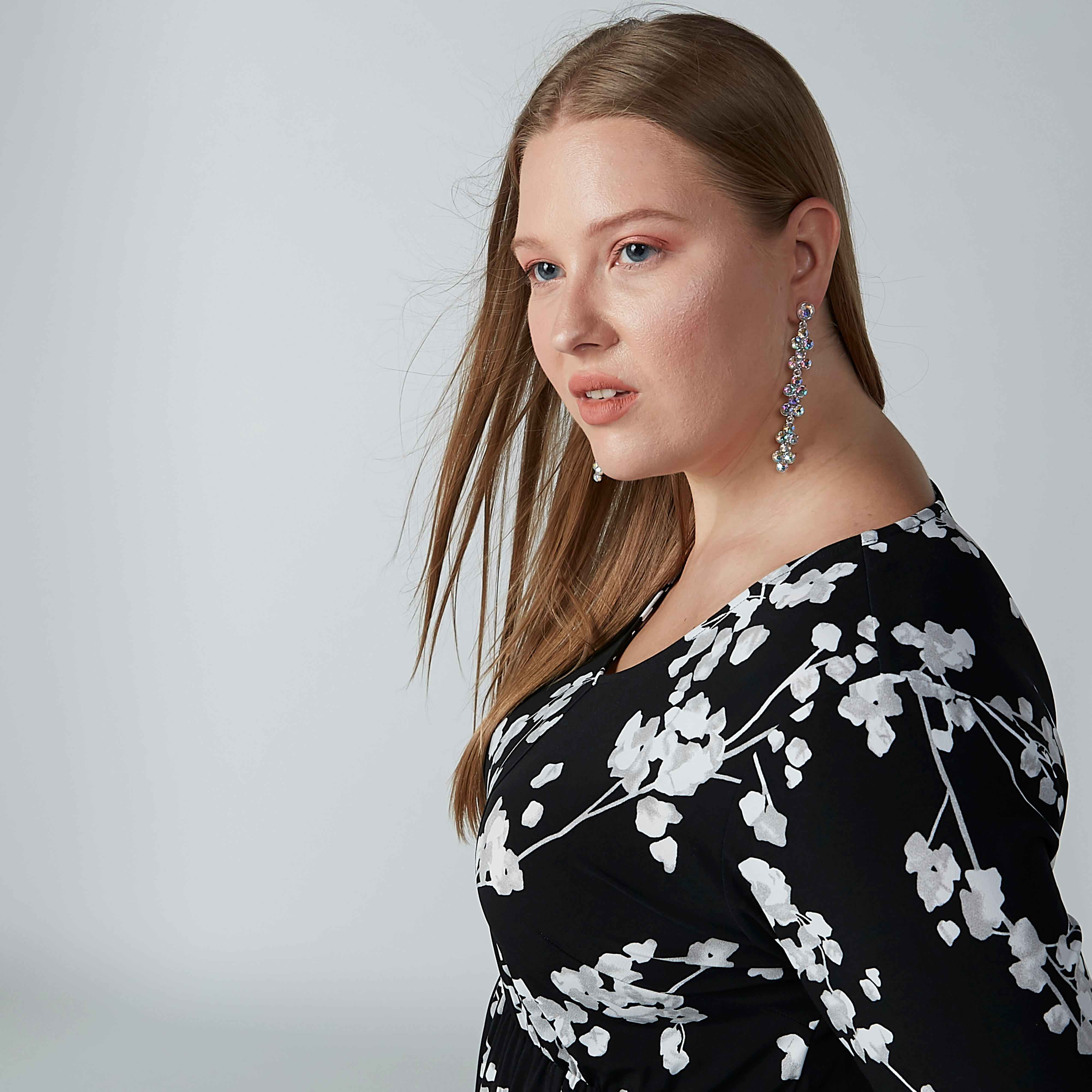 Embellished Dangling Earrings with Pushback Closure-women-watchesandjewellery-jewellery-earrings-image-2