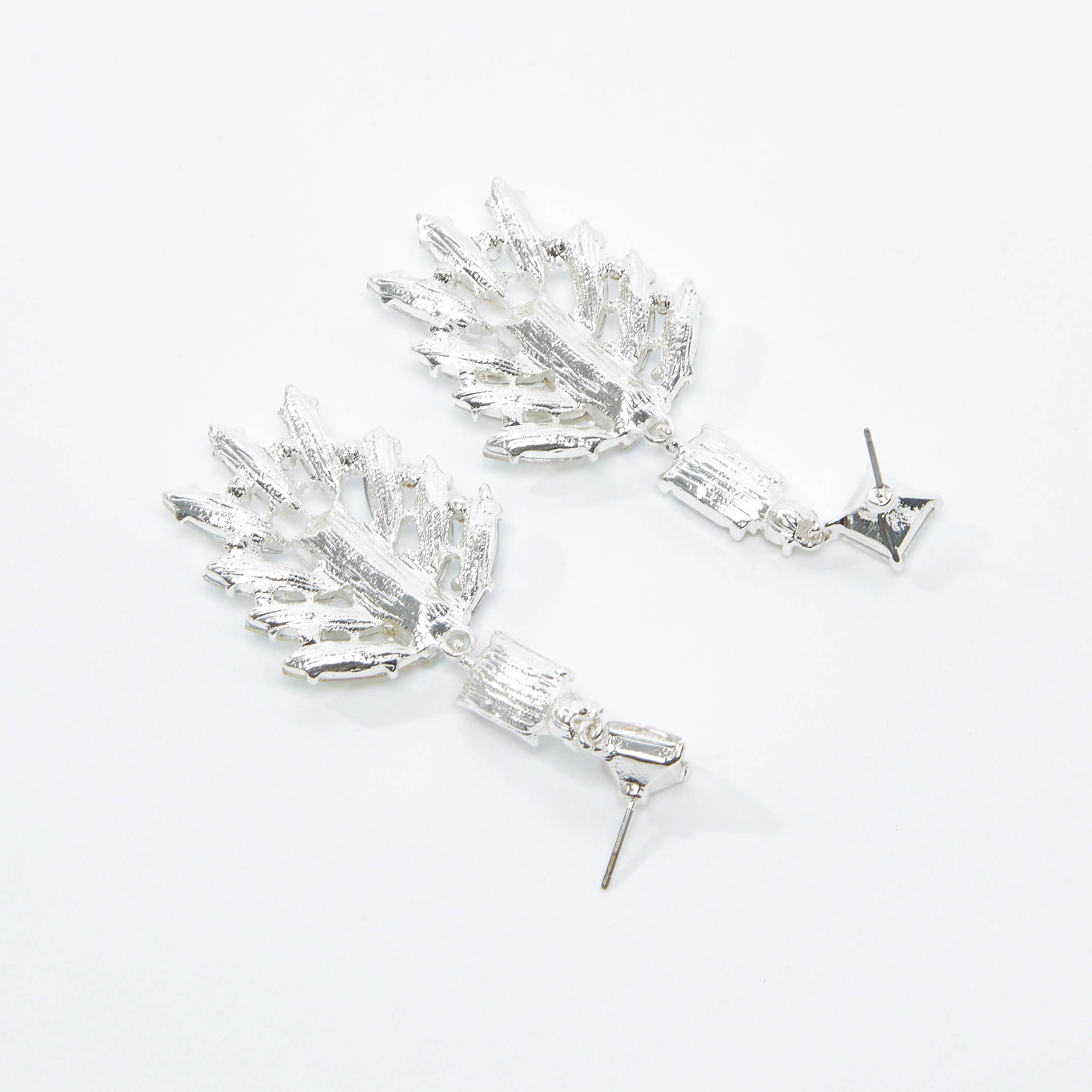 أقراط متدليّة مرصّعة بمكبس إغلاق-women-watchesandjewellery-jewellery-earrings-image-1